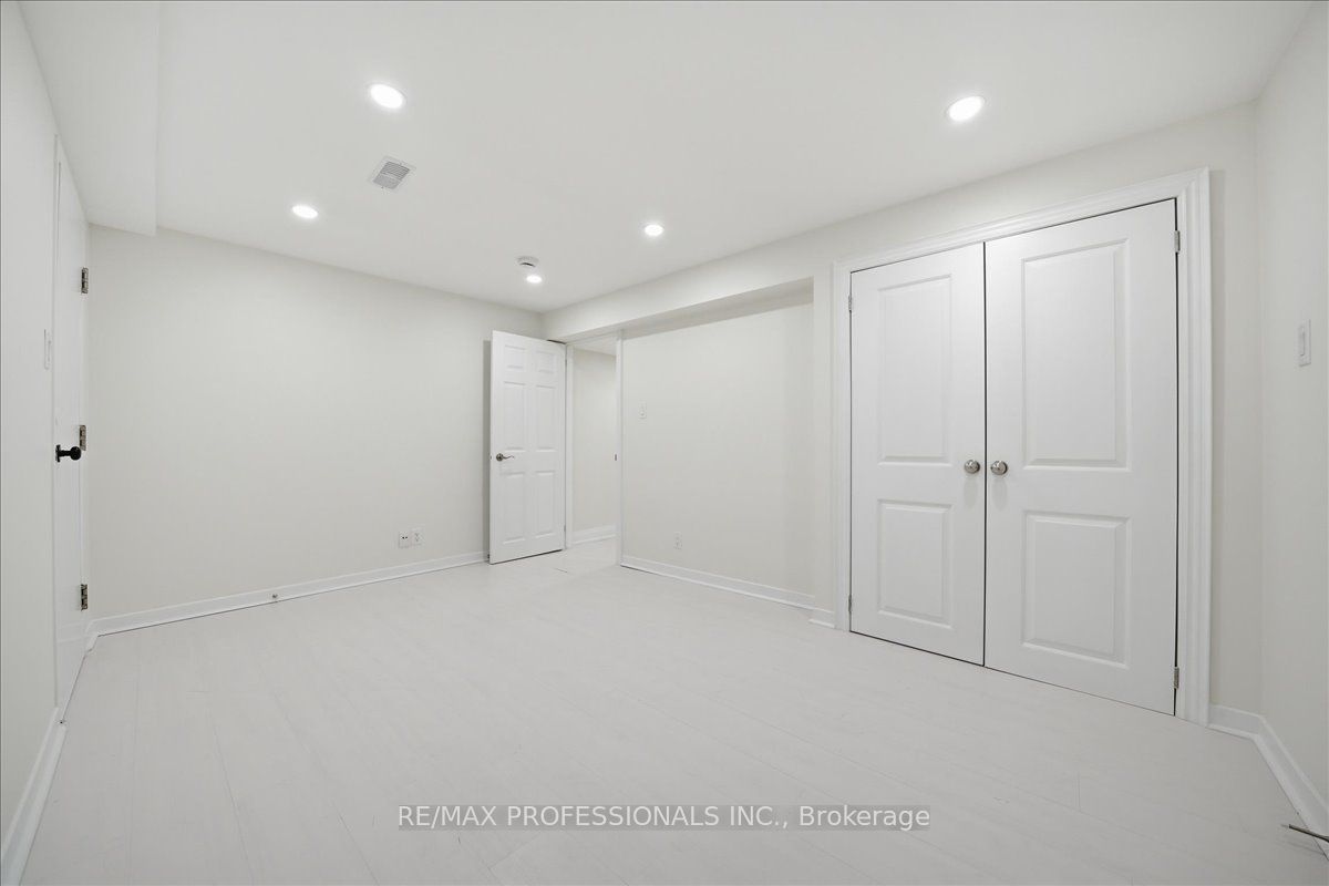 9611 Keele Street C Property Photo 7