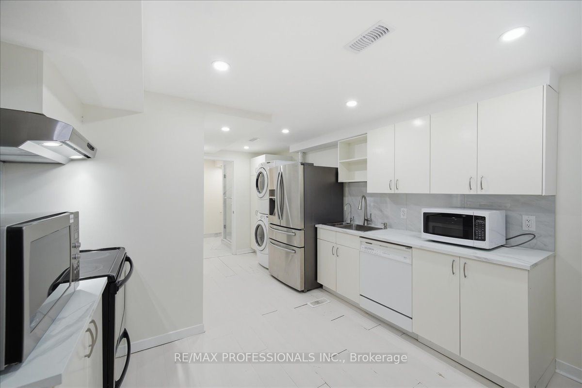 9611 Keele Street C Property Photo 8