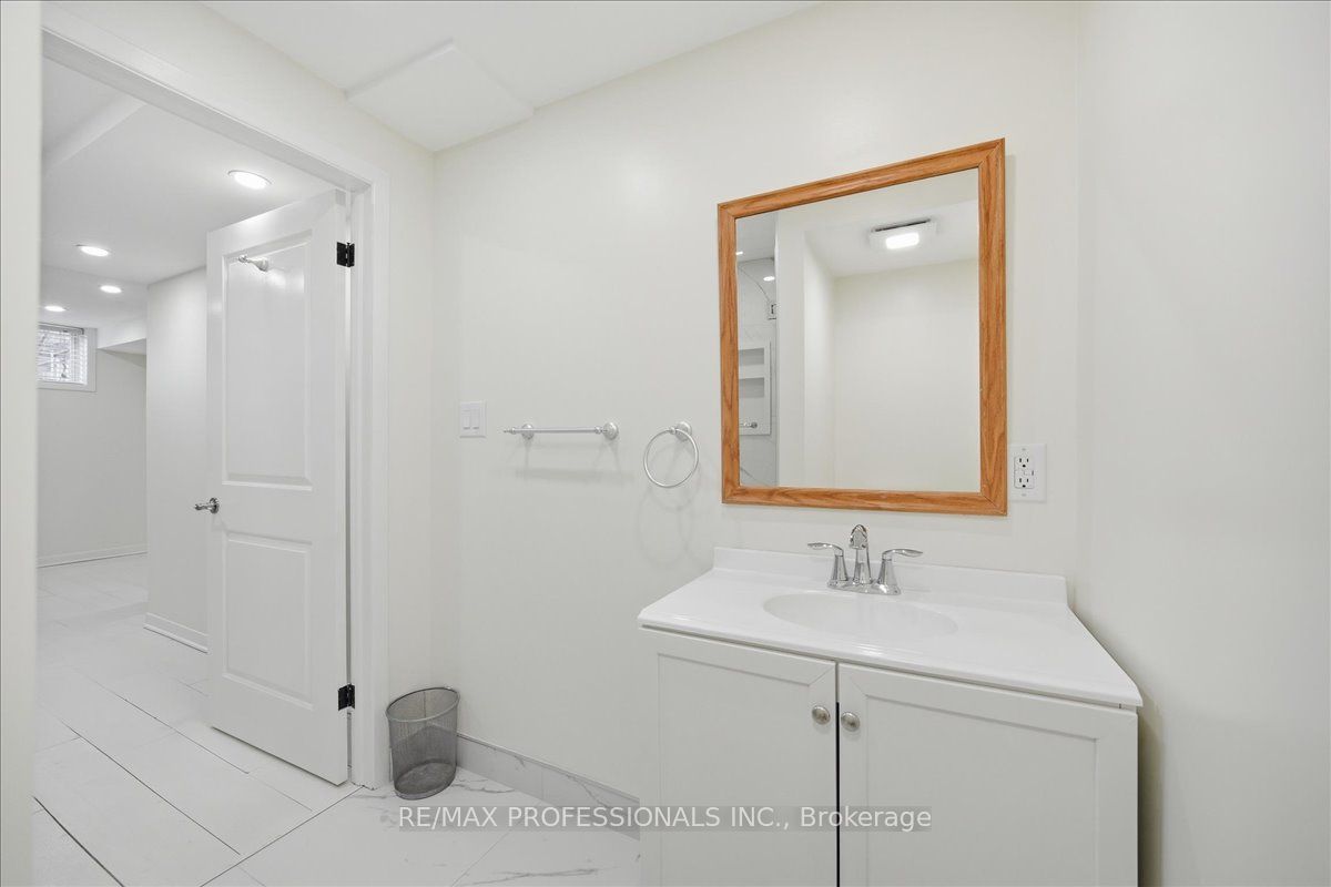 9611 Keele Street C Property Photo 13
