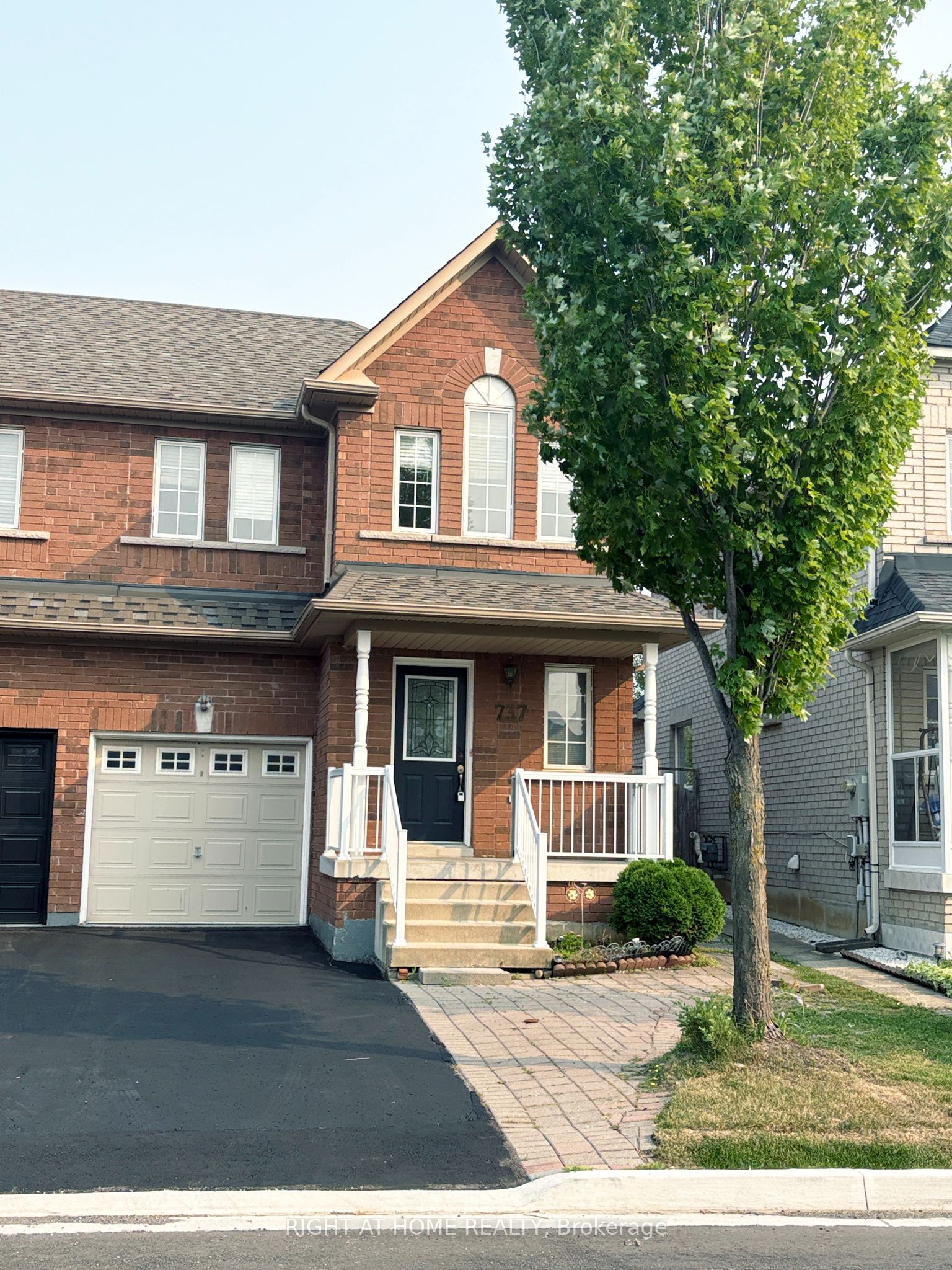 737 Caboto Trail Property Photo 2