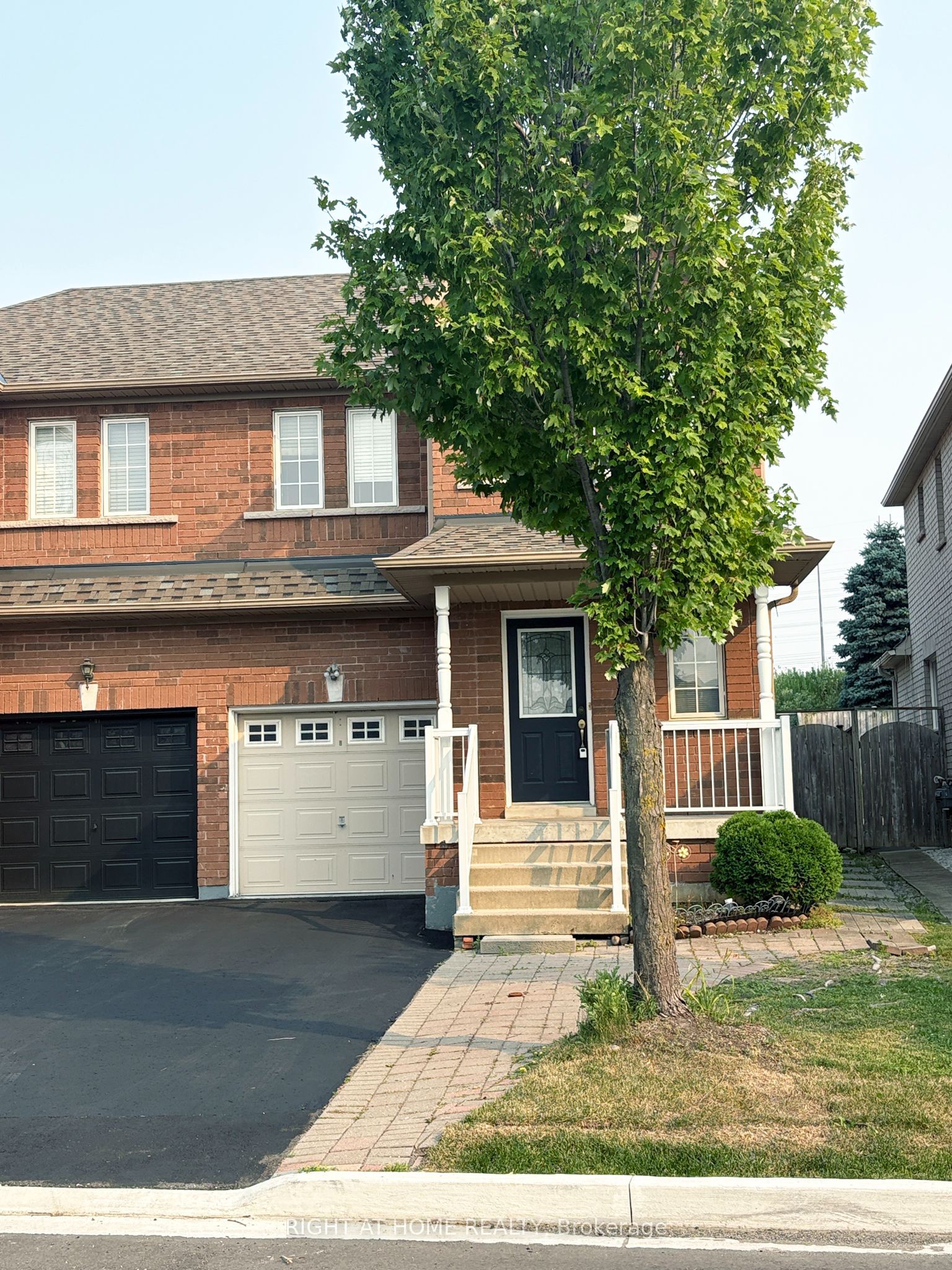 737 Caboto Trail Property Photo 3