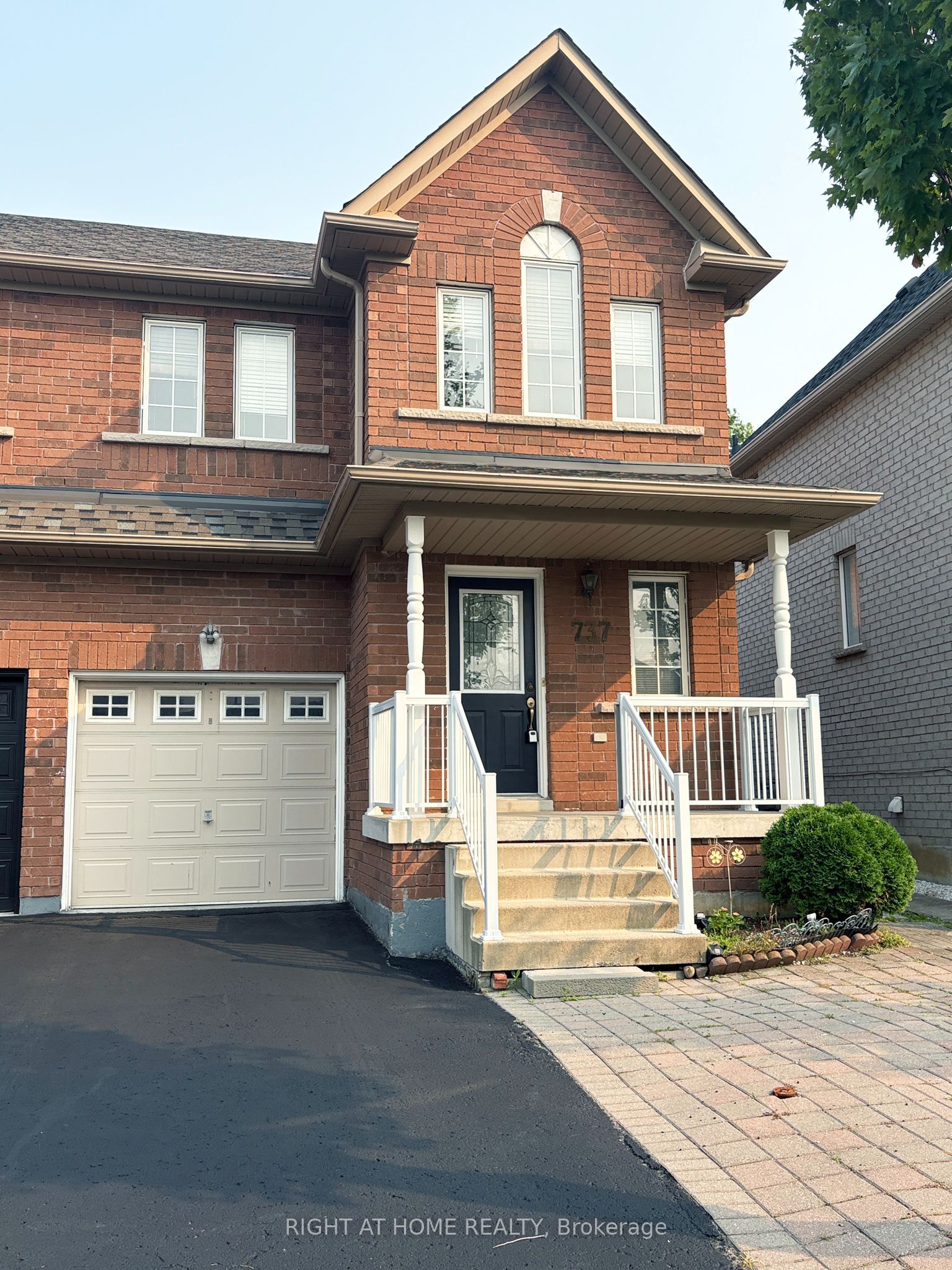 737 Caboto Trail Property Photo 4