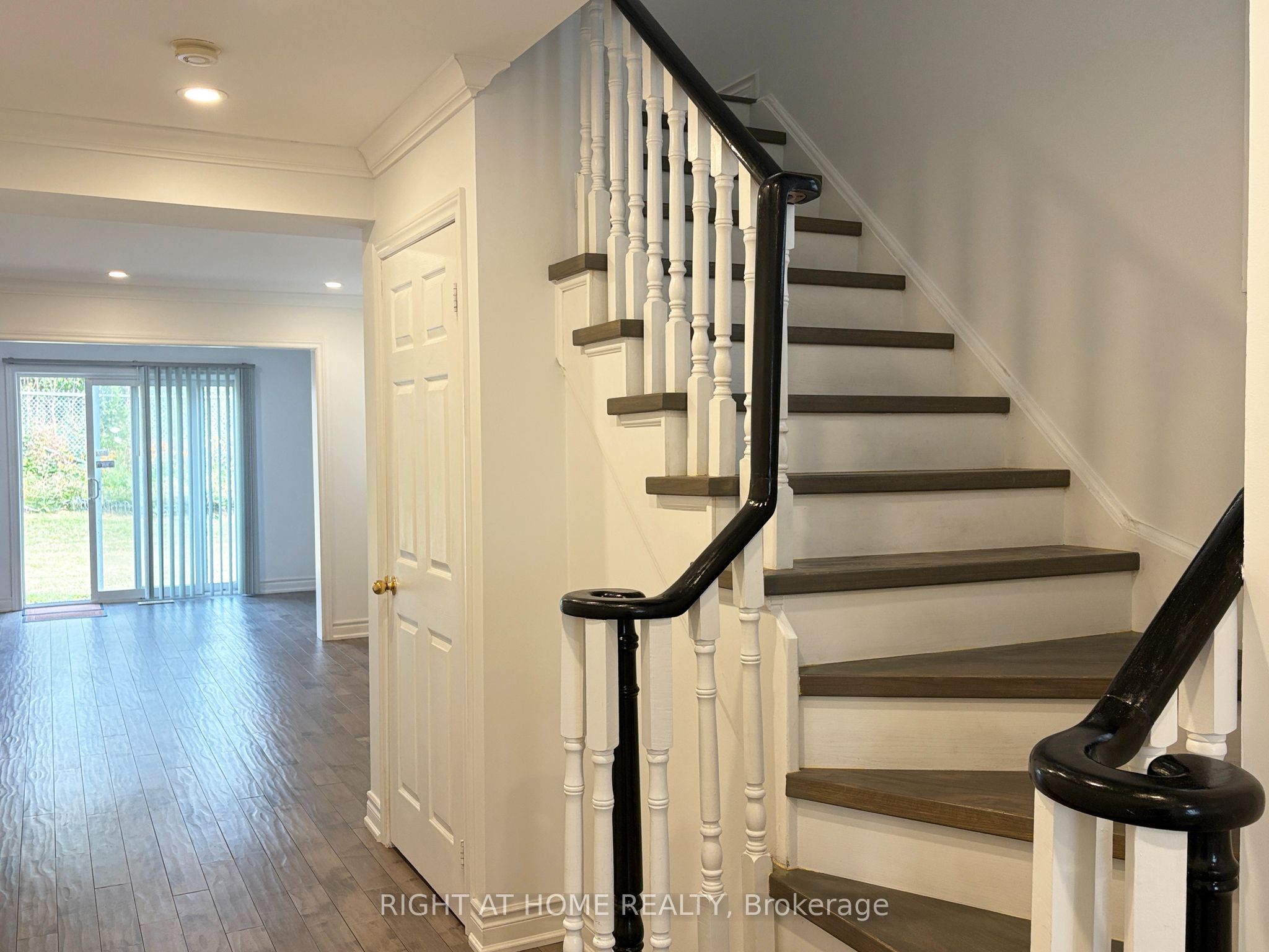 737 Caboto Trail Property Photo 6