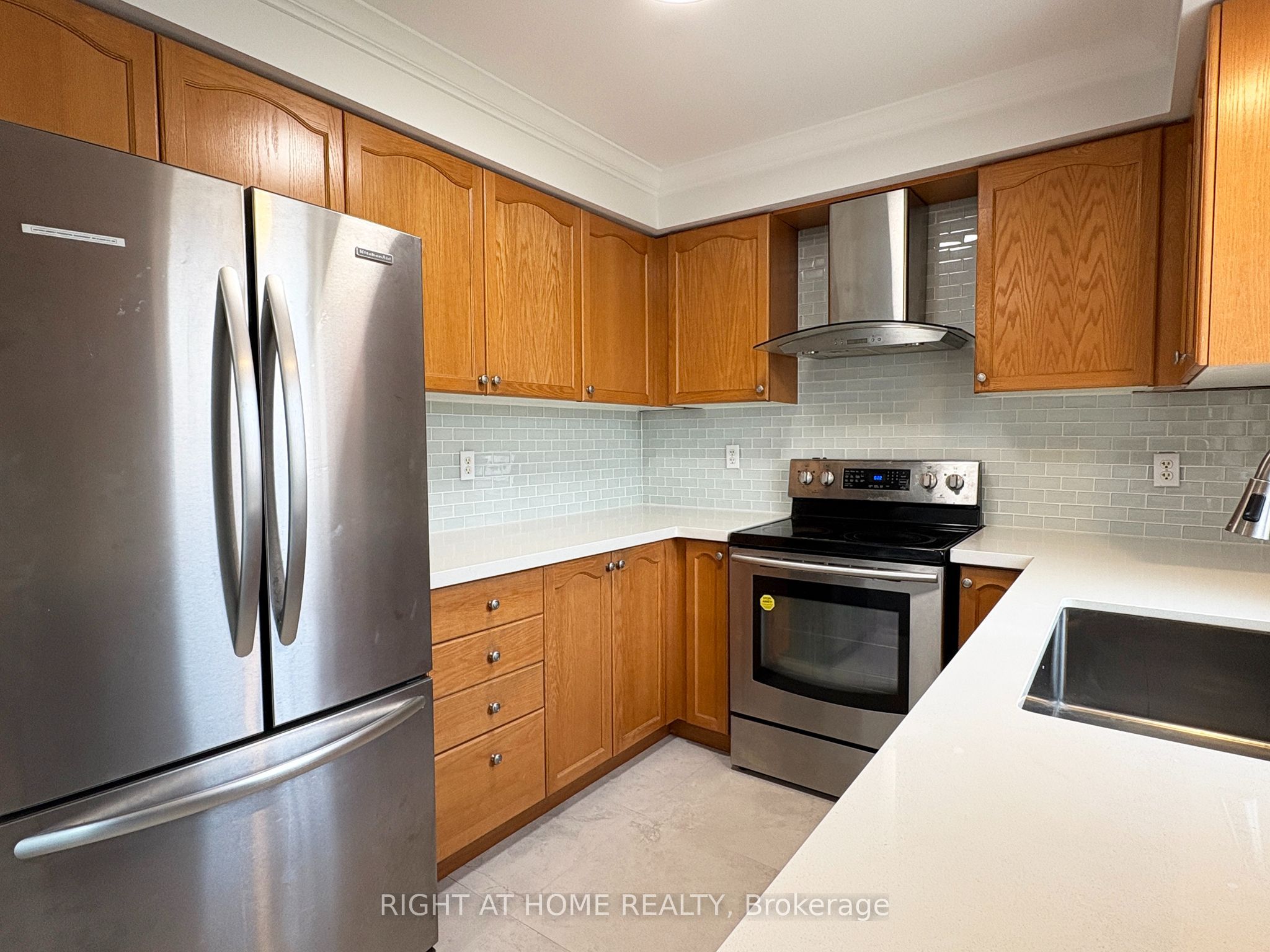 737 Caboto Trail Property Photo 13