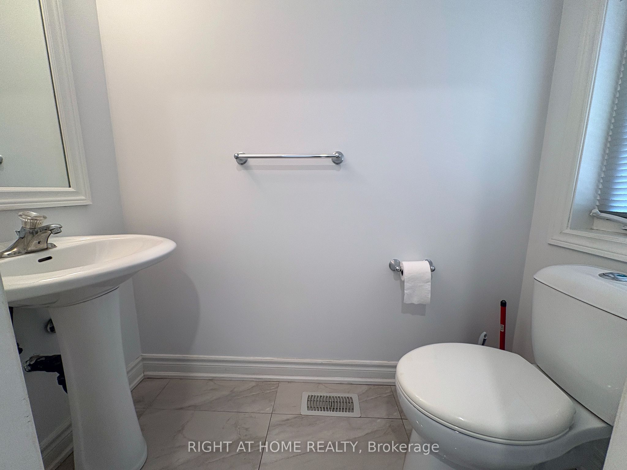 737 Caboto Trail Property Photo 14