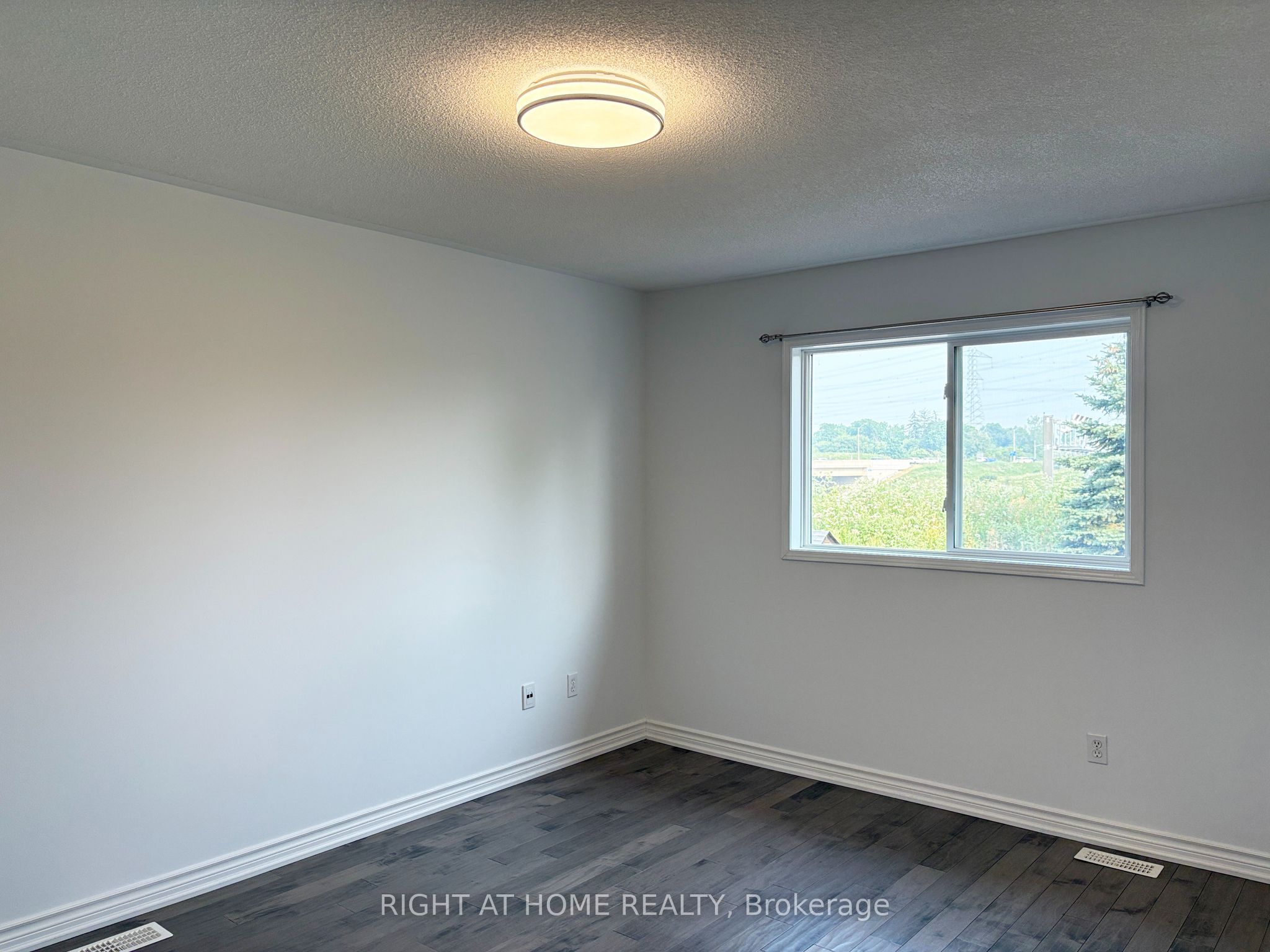 737 Caboto Trail Property Photo 17