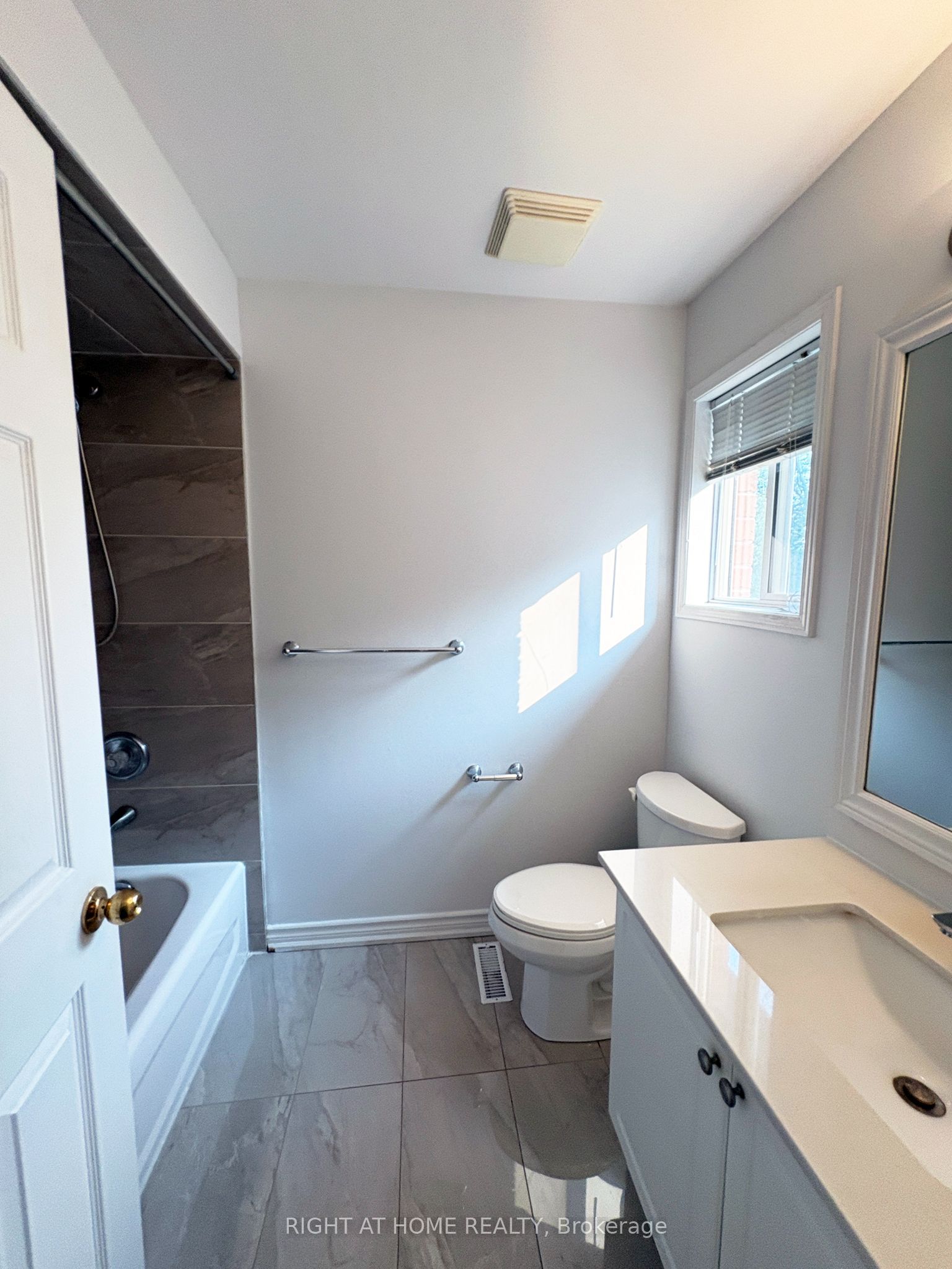 737 Caboto Trail Property Photo 20