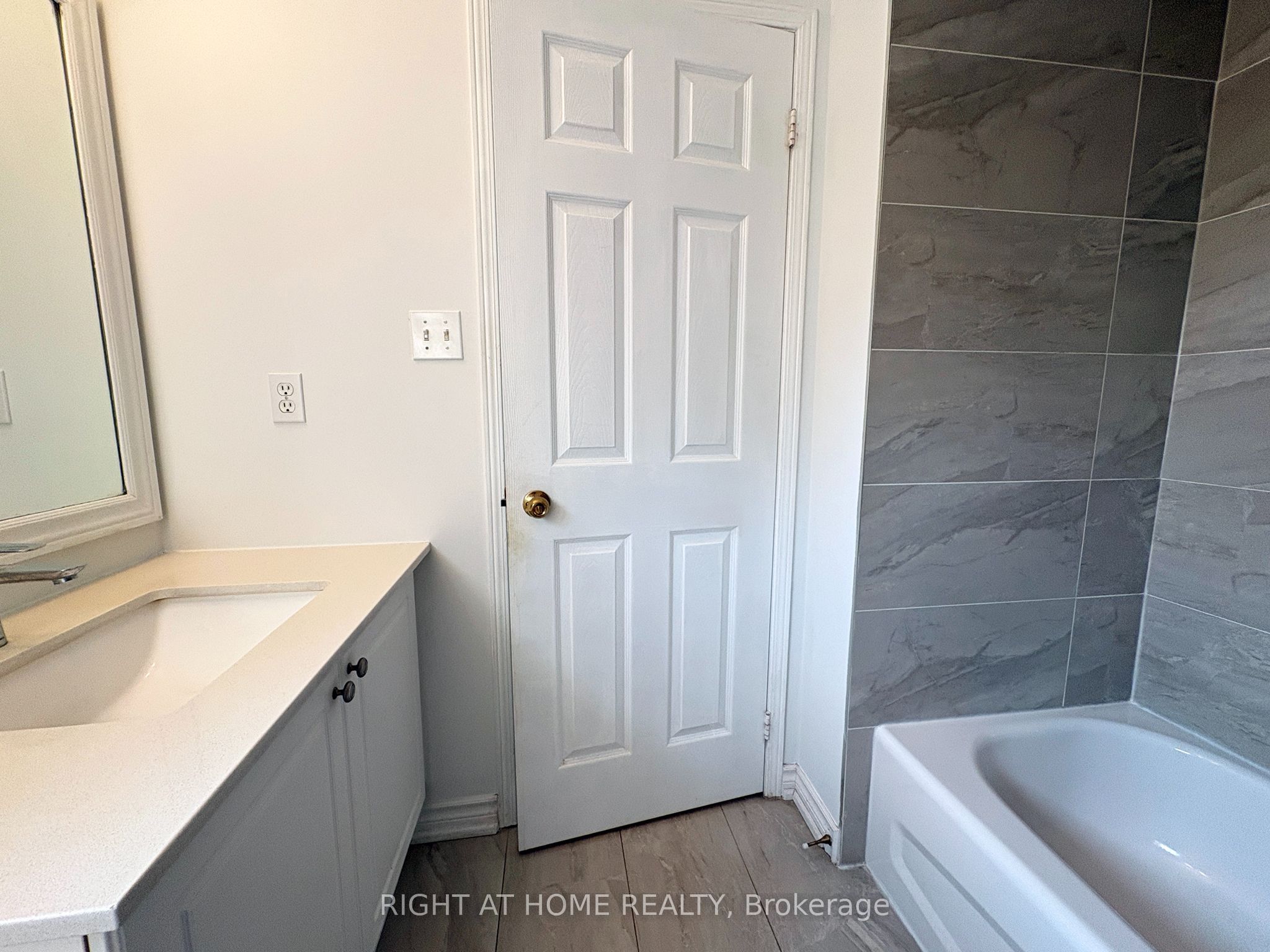 737 Caboto Trail Property Photo 21