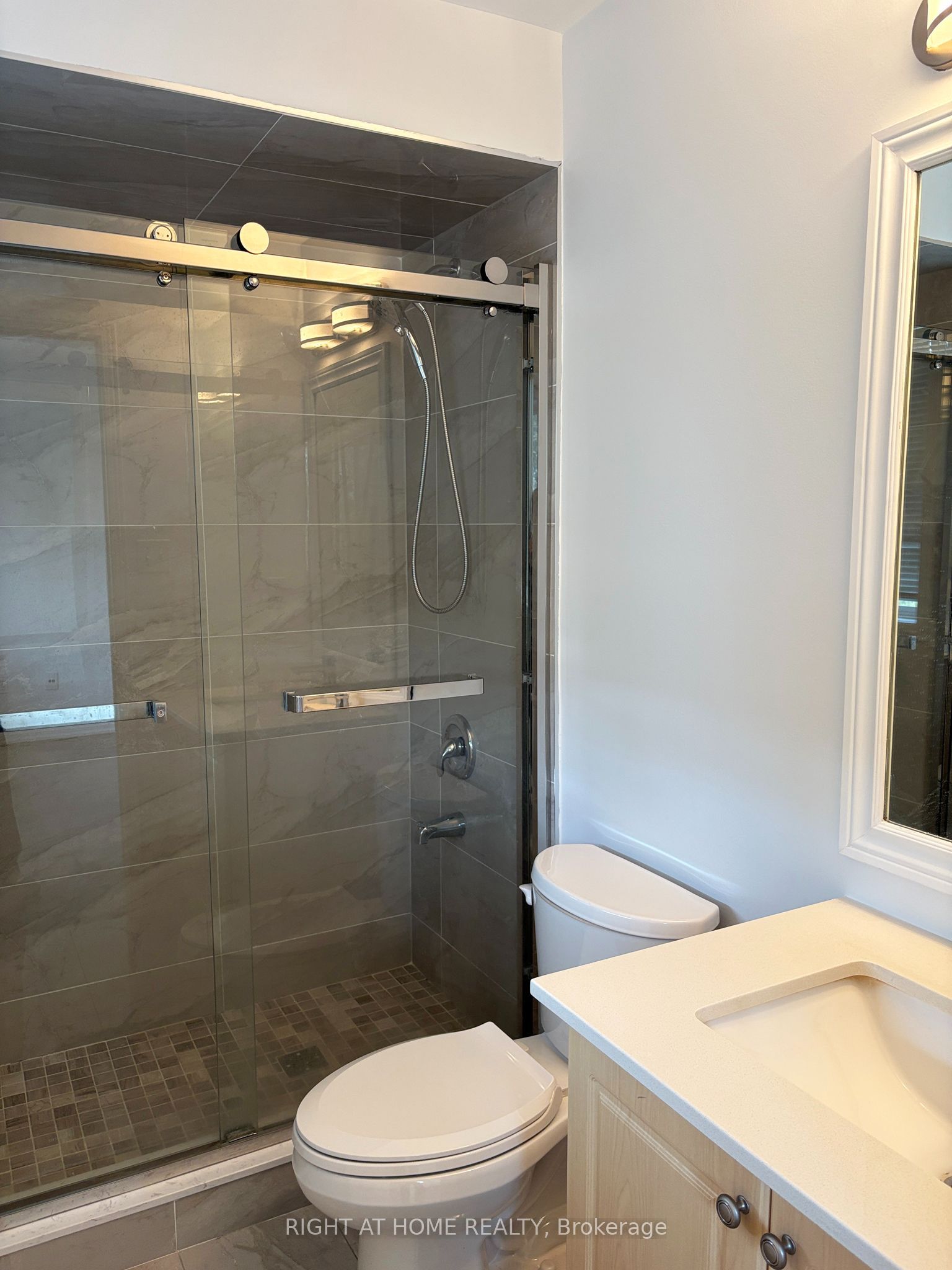 737 Caboto Trail Property Photo 27