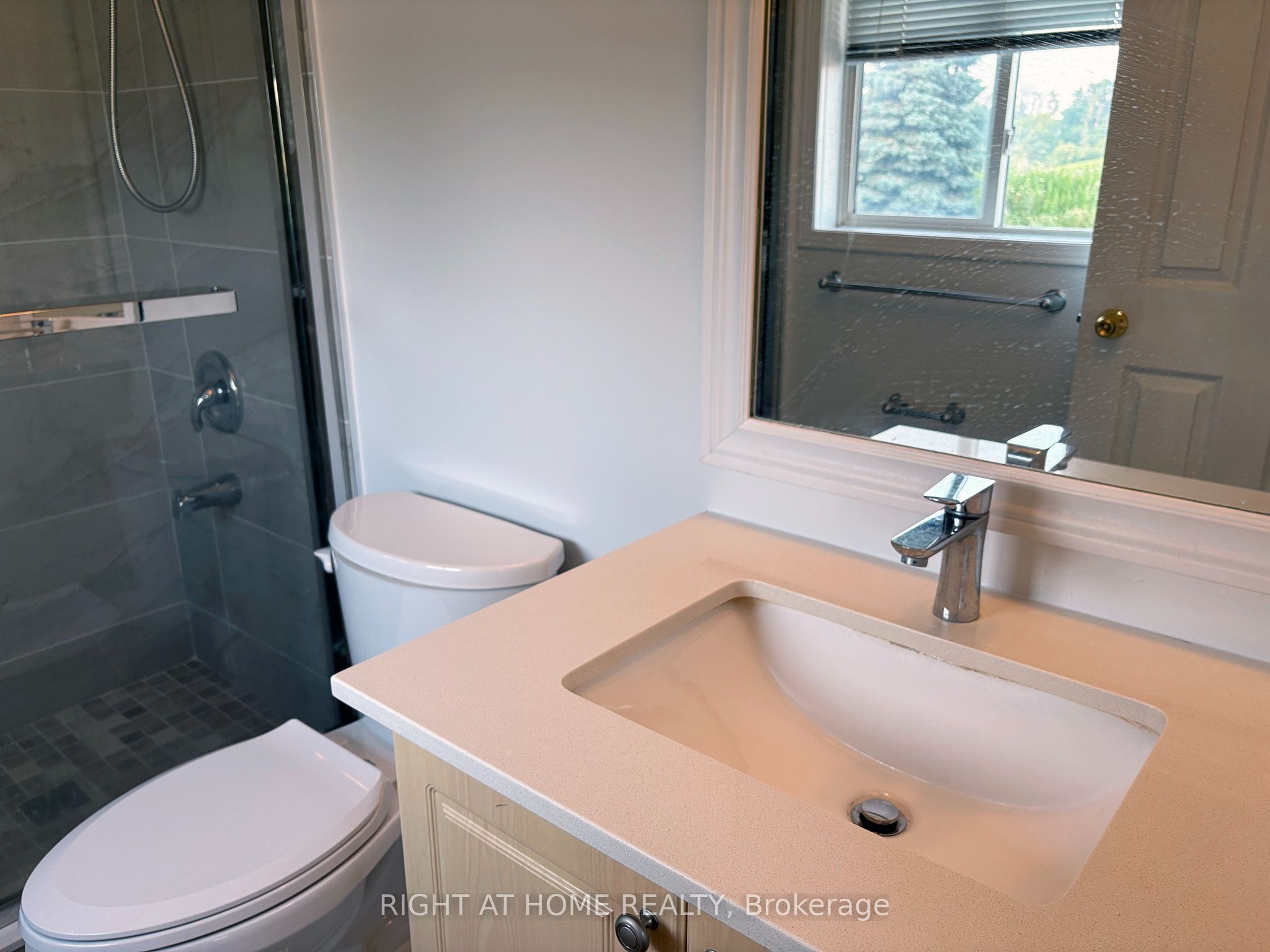 737 Caboto Trail Property Photo 28