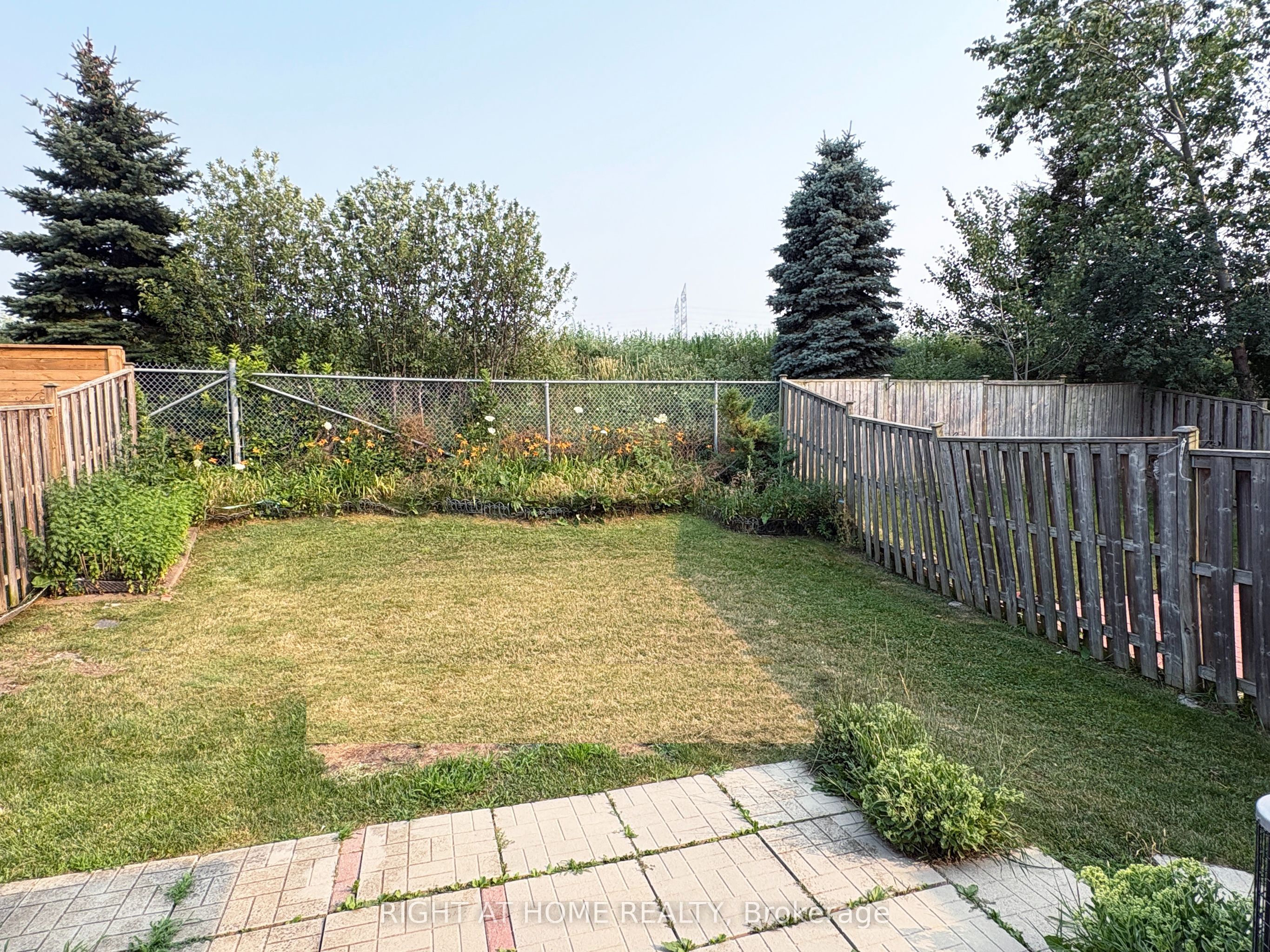 737 Caboto Trail Property Photo 33