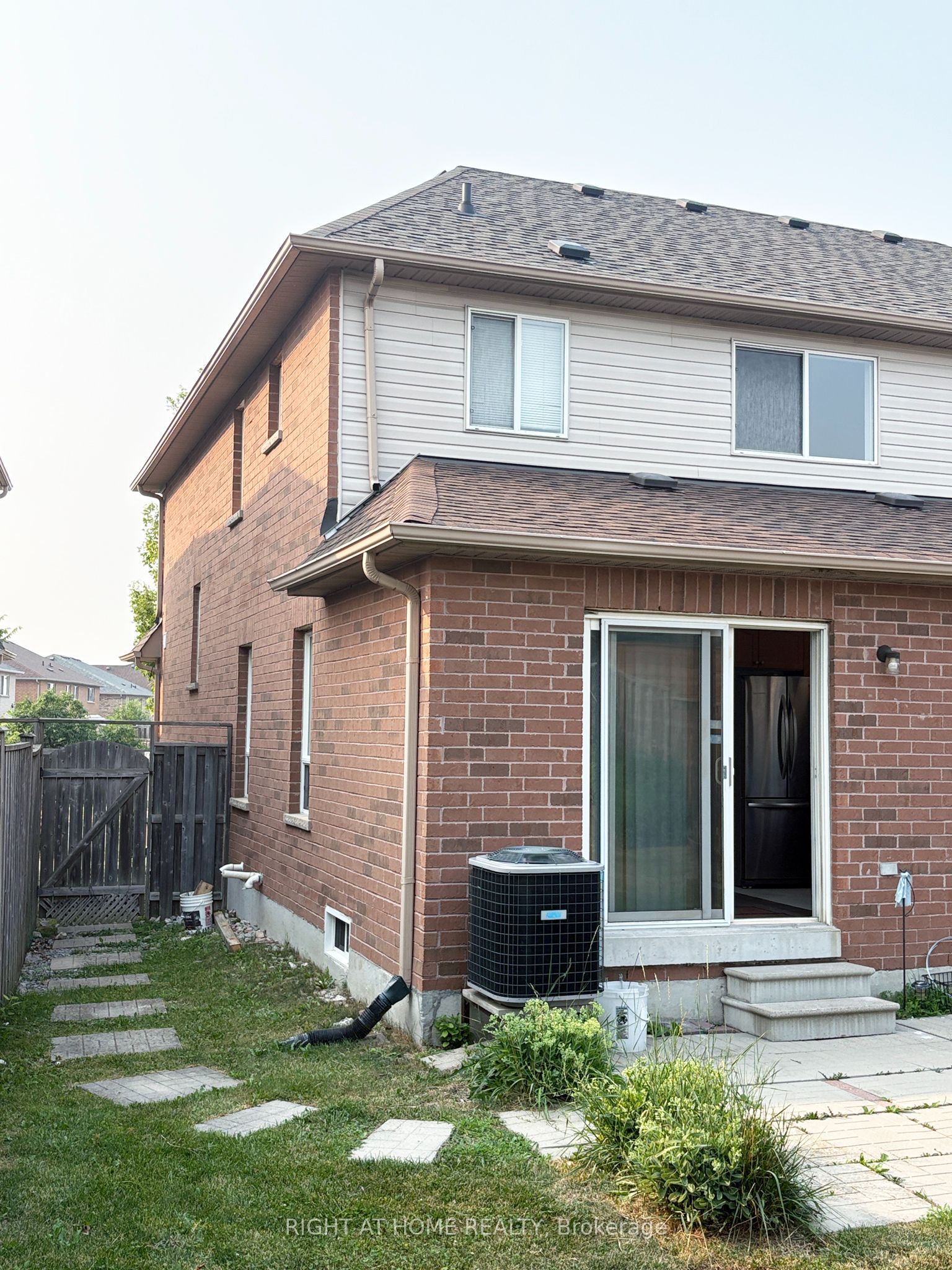 737 Caboto Trail Property Photo 34
