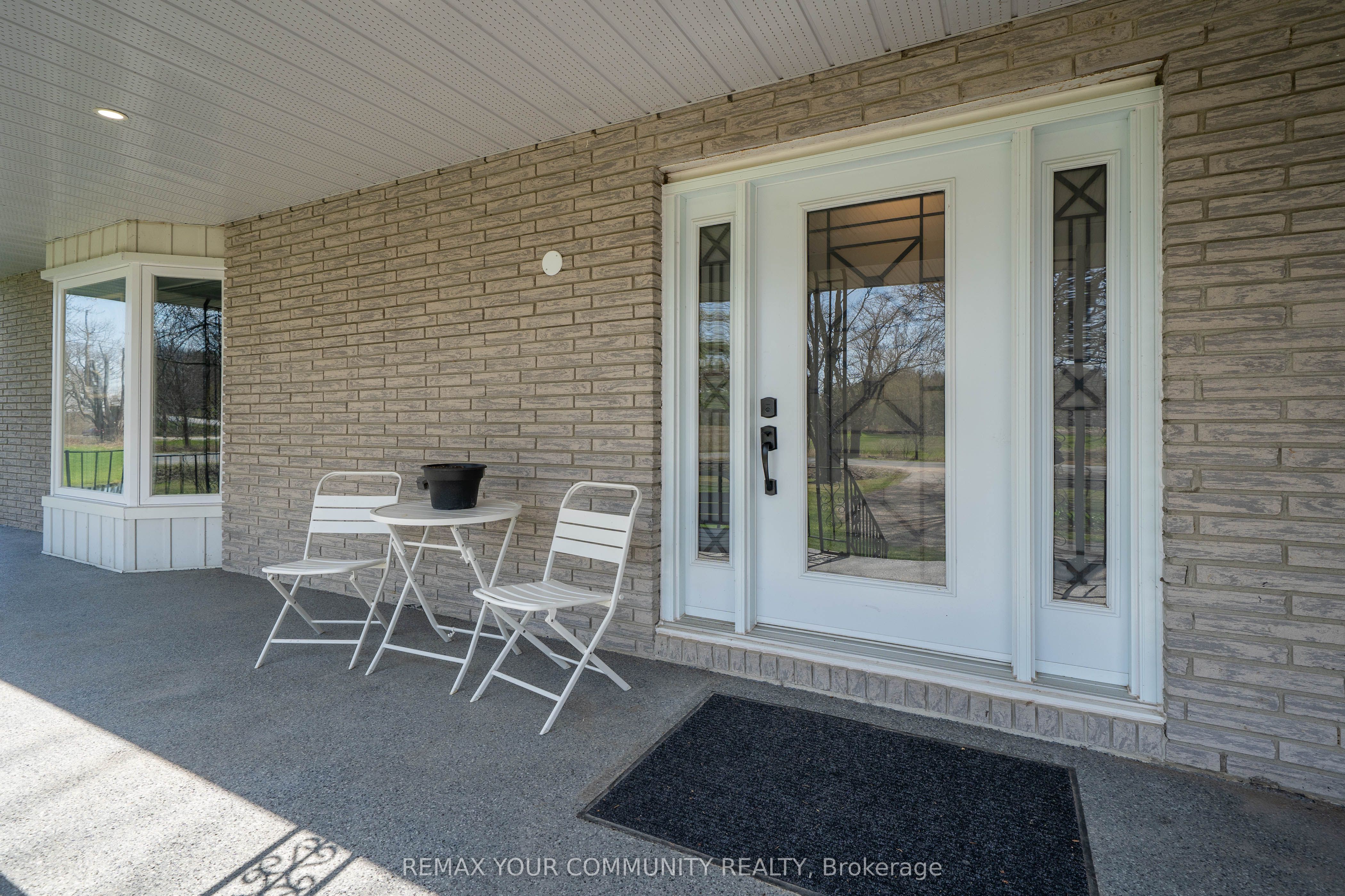 3252 15th Side Road Property Photo 5