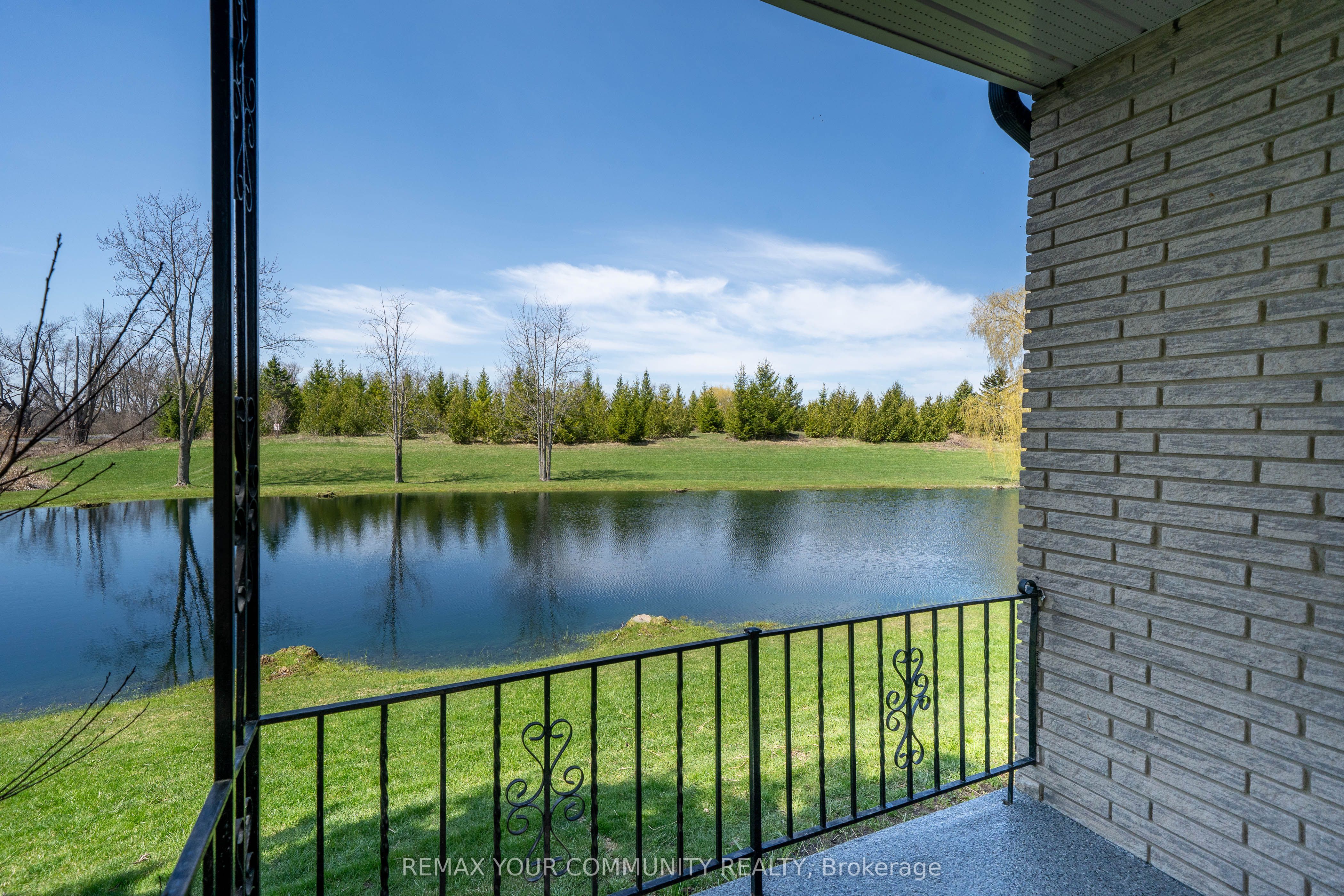3252 15th Side Road Property Photo 6