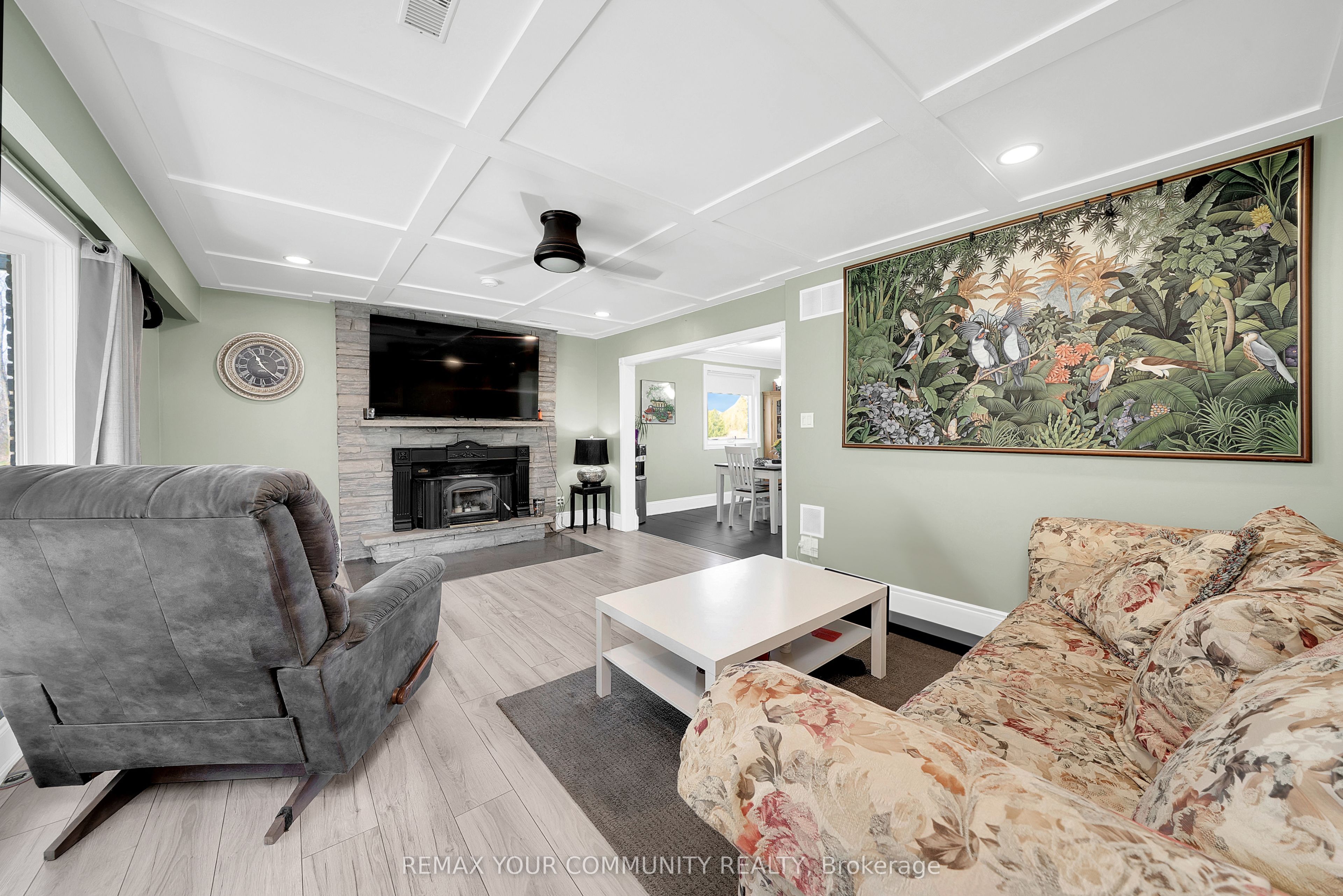 3252 15th Side Road Property Photo 10