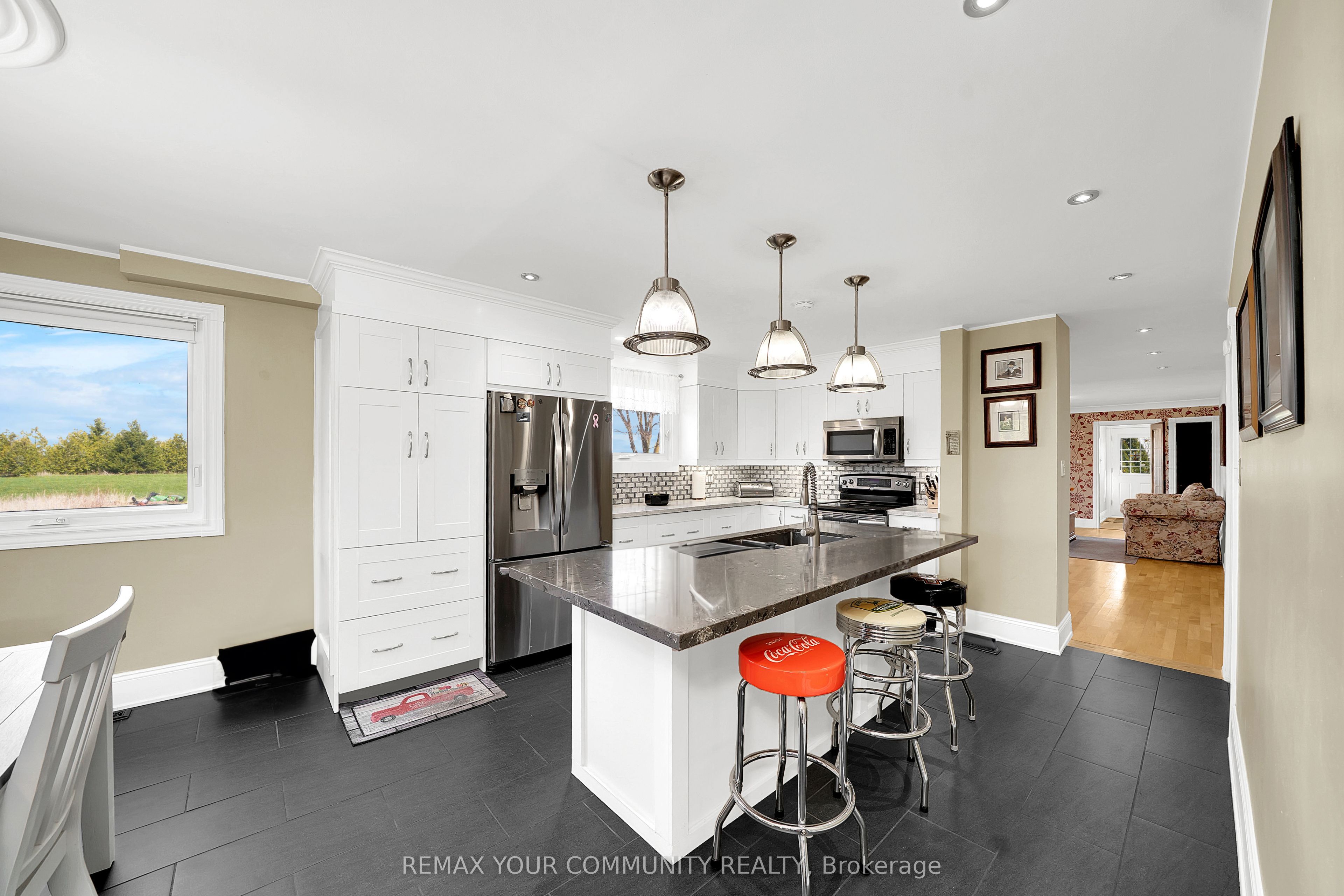 3252 15th Side Road Property Photo 17