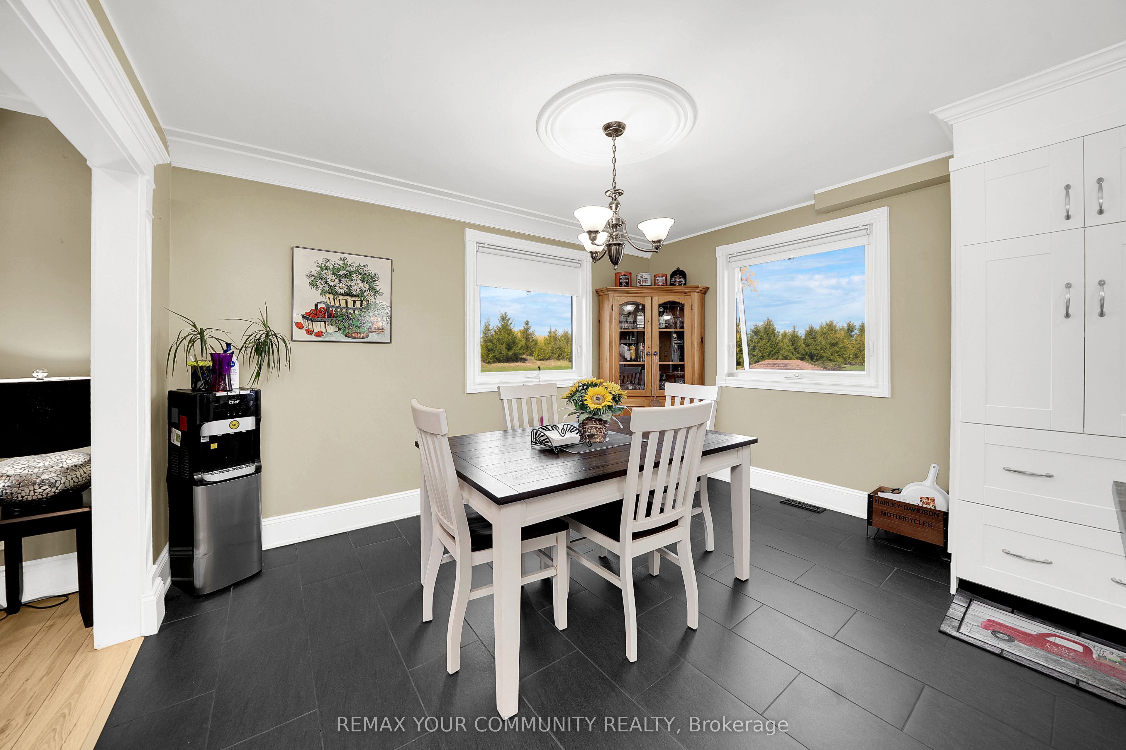 3252 15th Side Road Property Photo 18