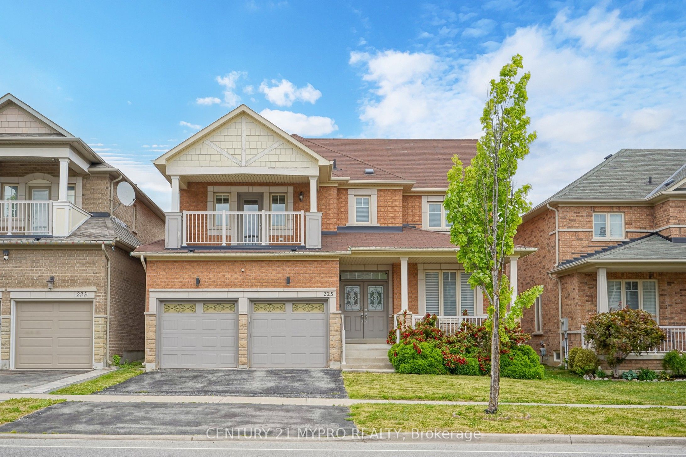 225 Silver Maple Road Property Photo 1