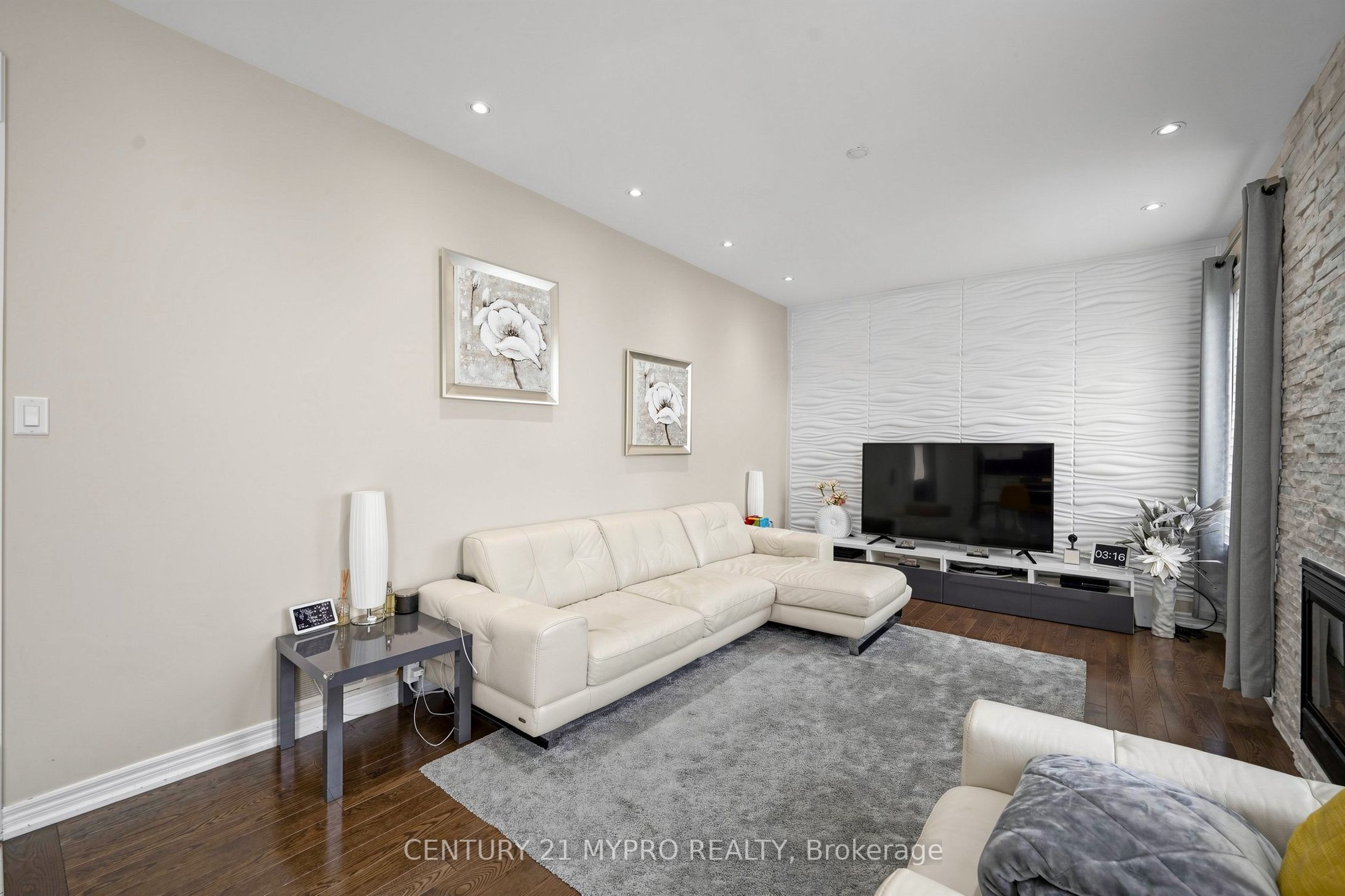225 Silver Maple Road Property Photo 5