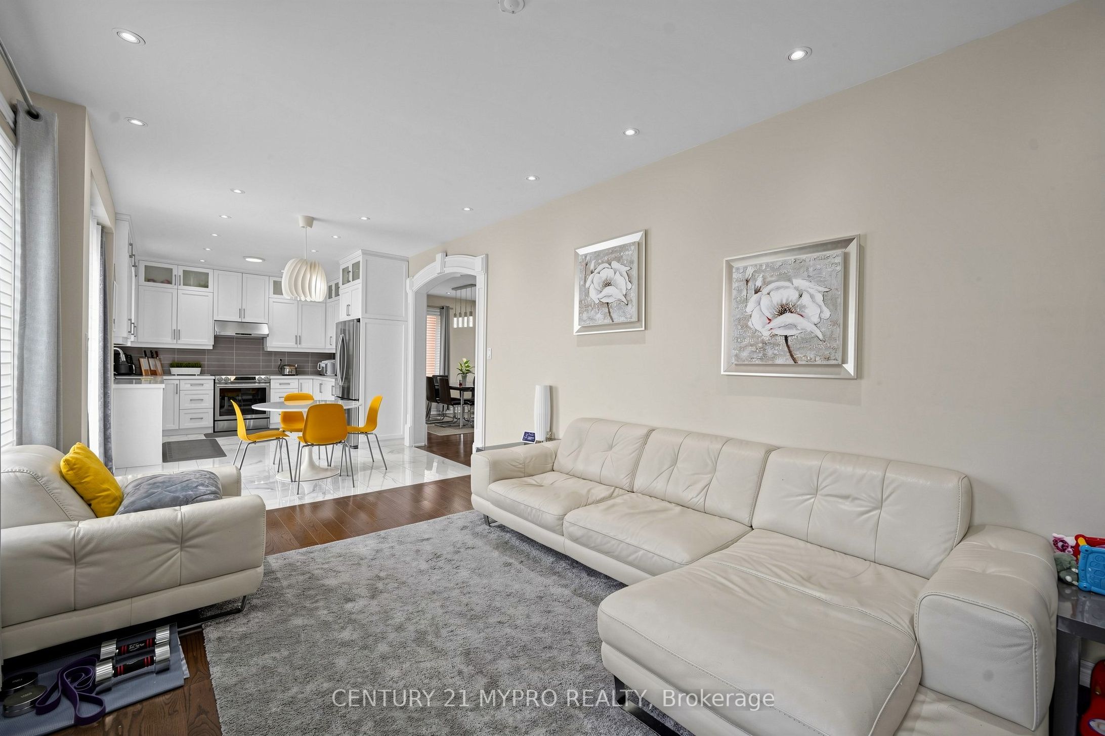 225 Silver Maple Road Property Photo 7