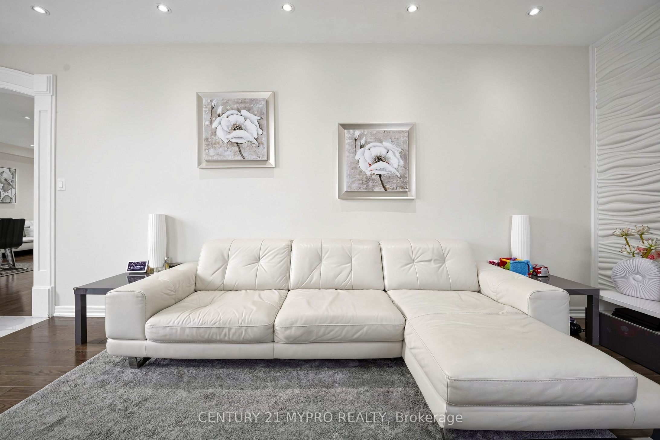 225 Silver Maple Road Property Photo 8
