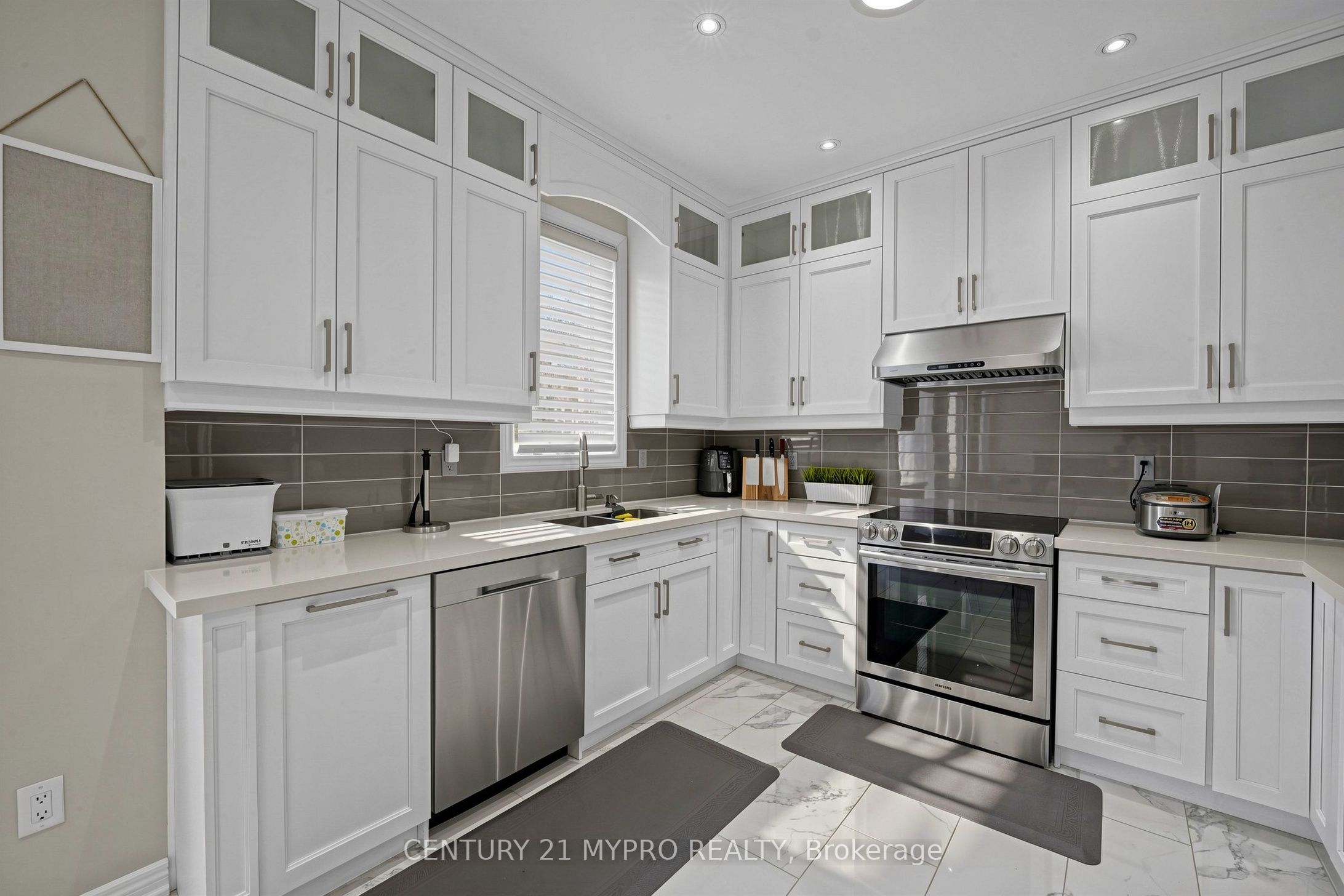 225 Silver Maple Road Property Photo 11