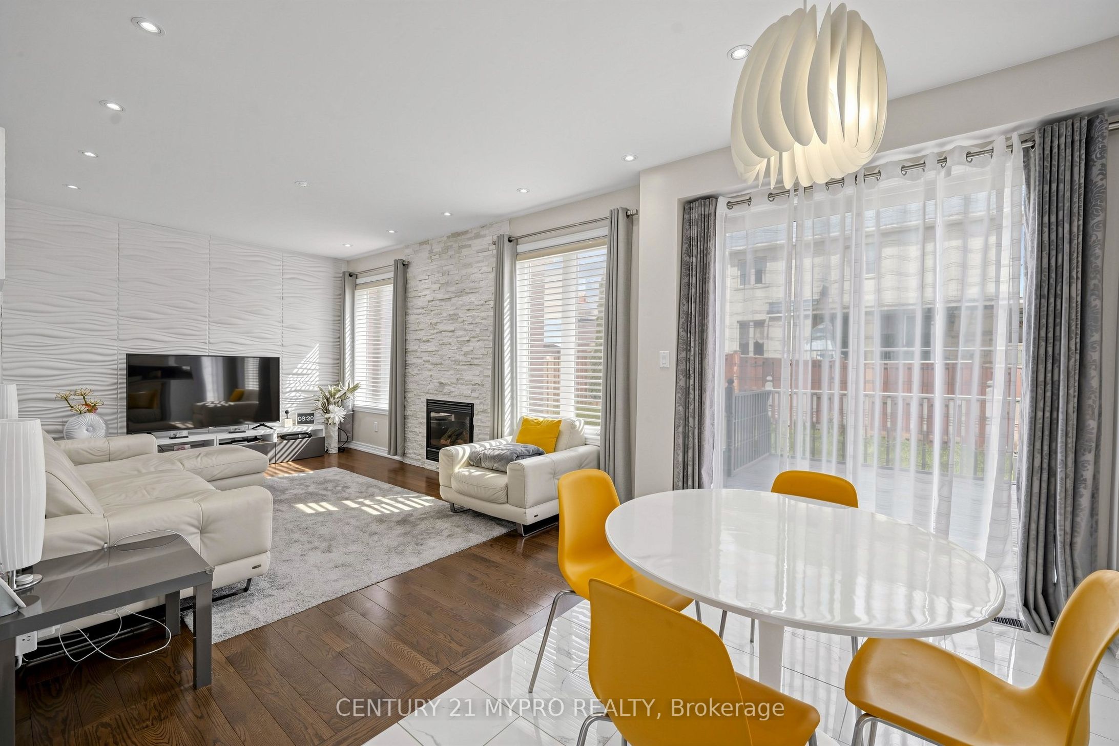 225 Silver Maple Road Property Photo 12
