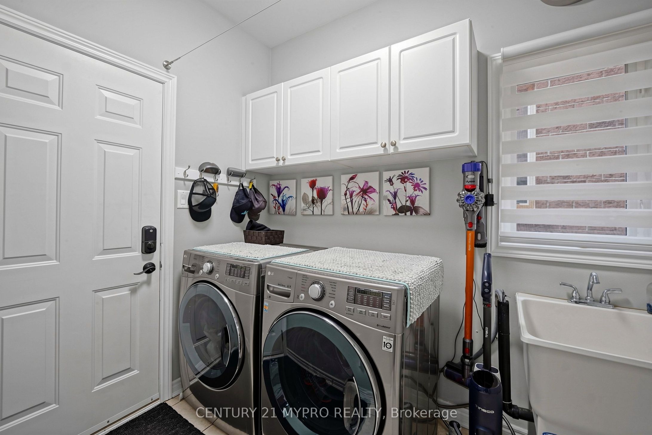 225 Silver Maple Road Property Photo 16