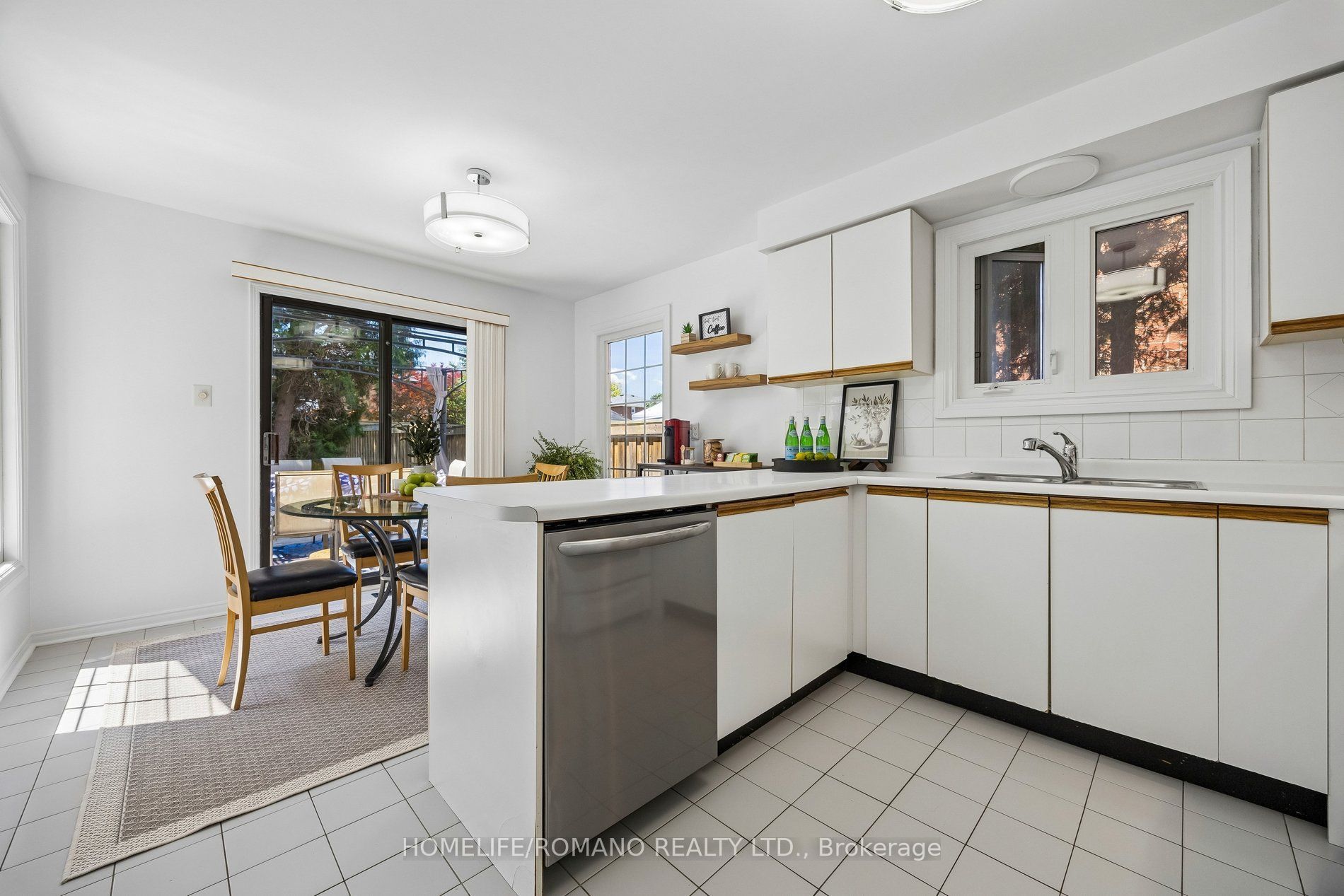 54 Links Road Property Photo 9