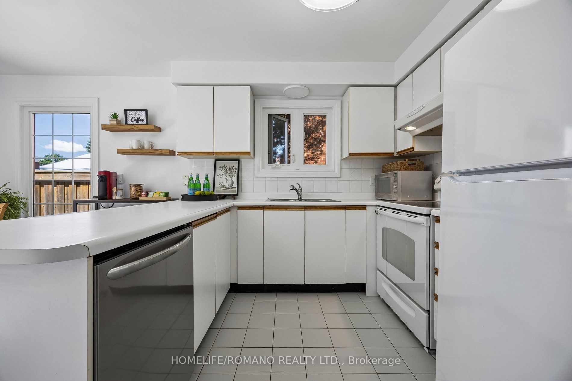 54 Links Road Property Photo 10