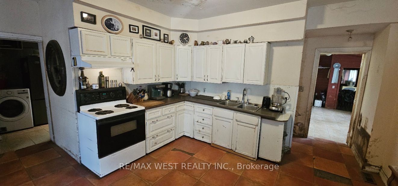 6536 5th Side Road Property Photo 5