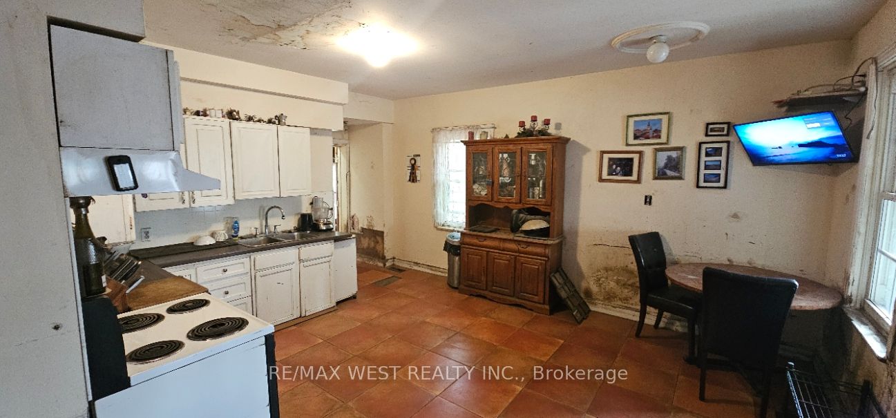 6536 5th Side Road Property Photo 6