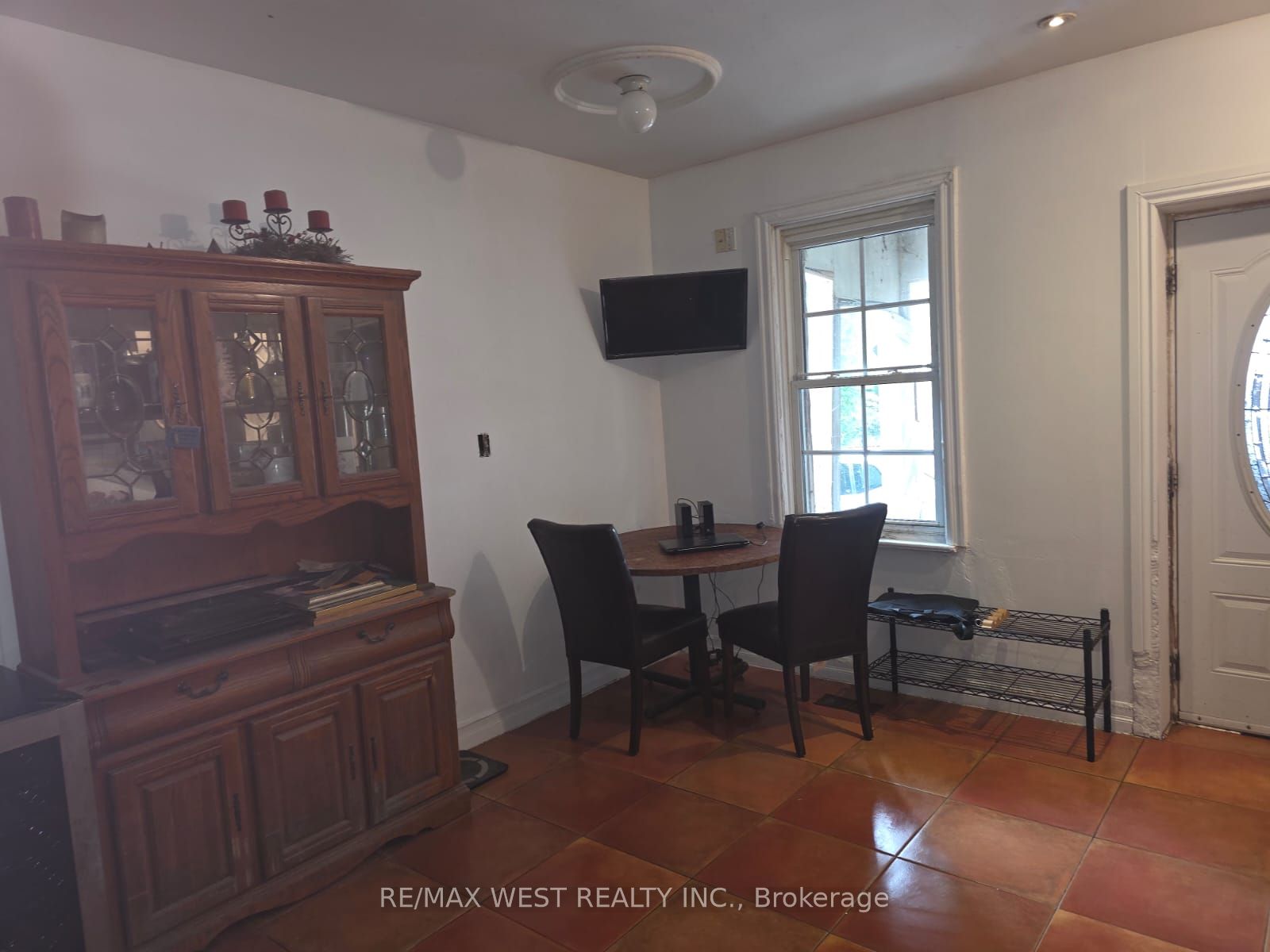6536 5th Side Road Property Photo 7