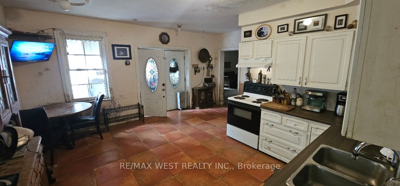 6536 5th Side Road Property Photo 8