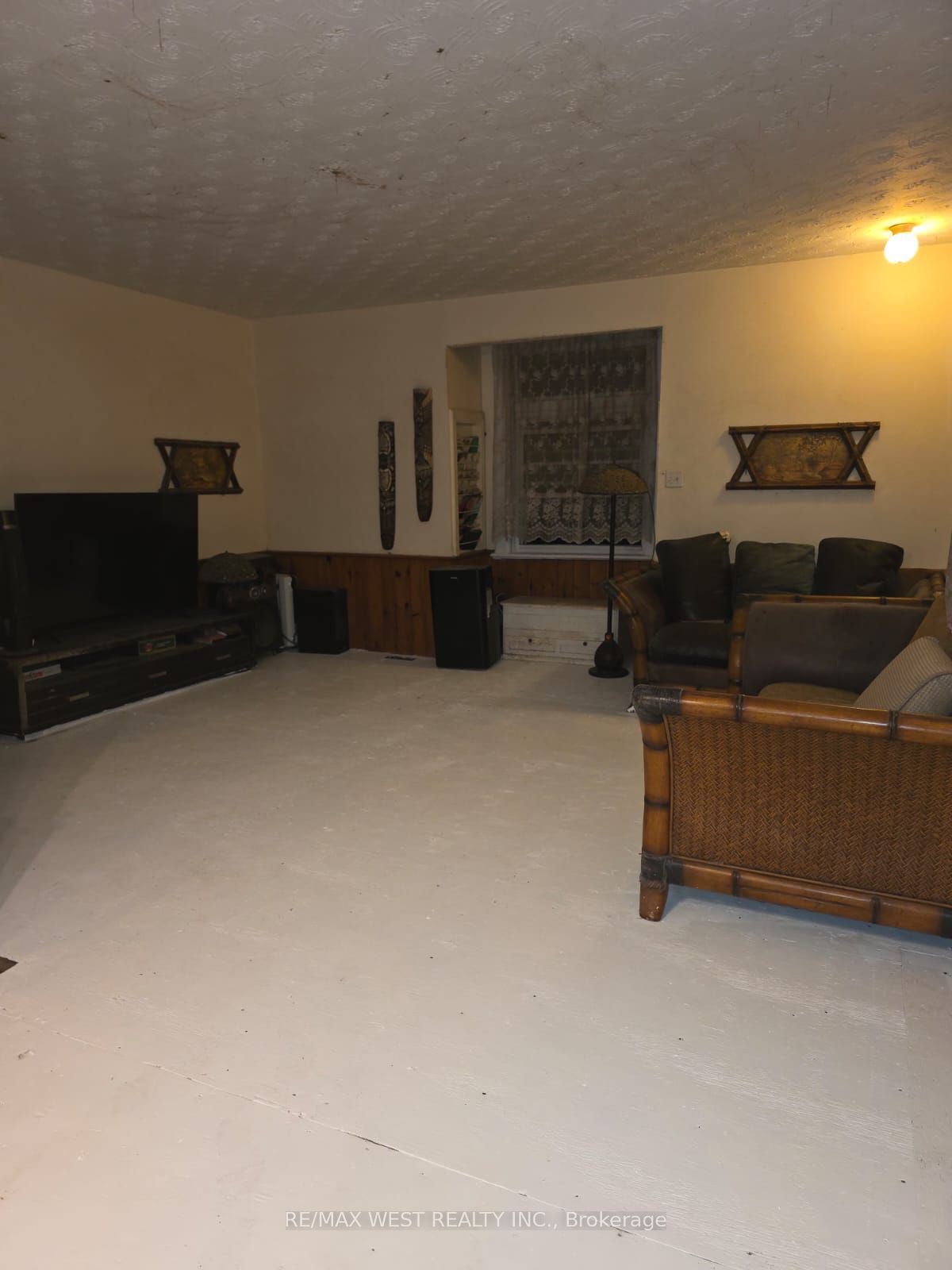 6536 5th Side Road Property Photo 11
