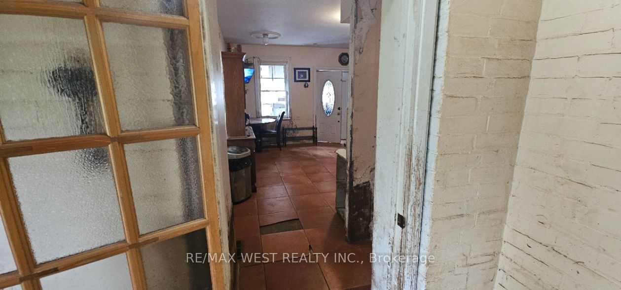 6536 5th Side Road Property Photo 12