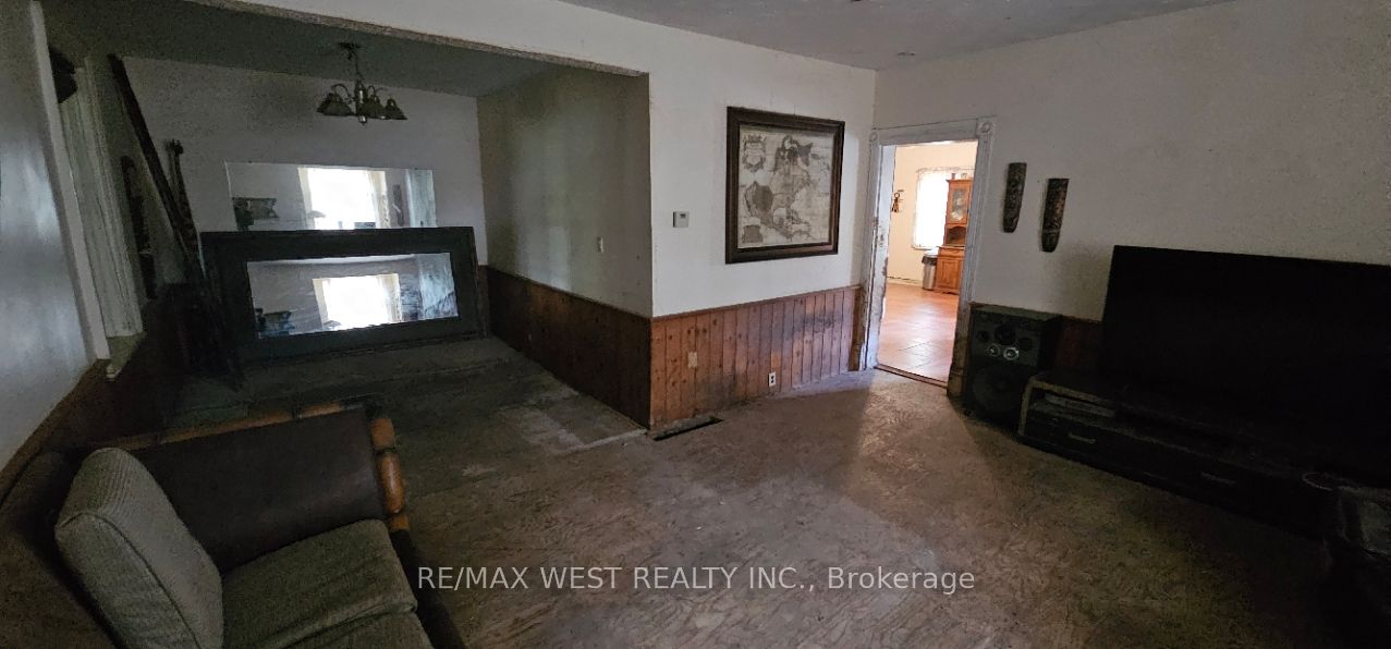 6536 5th Side Road Property Photo 14