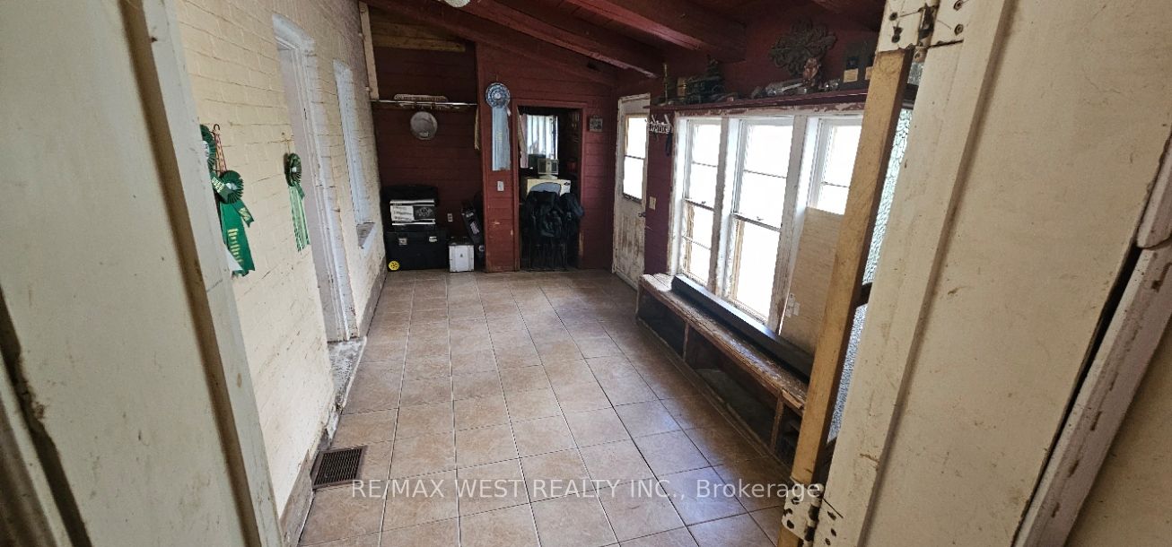 6536 5th Side Road Property Photo 15