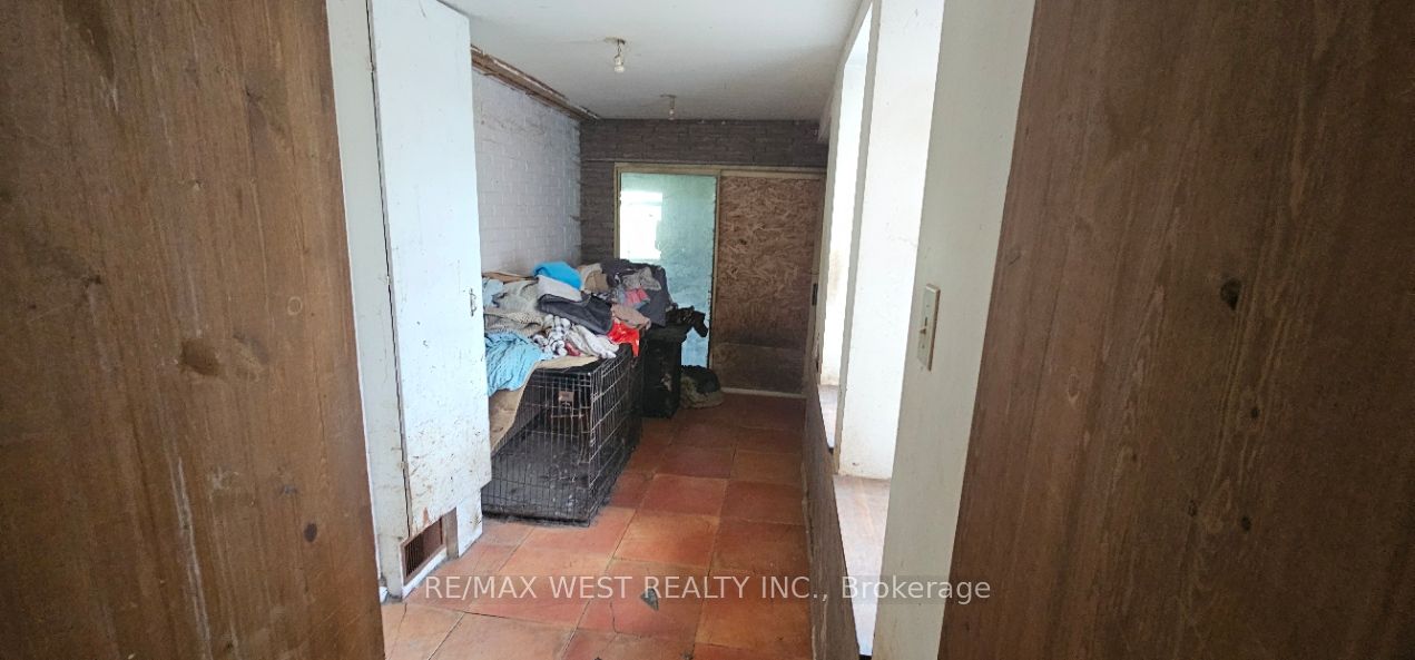 6536 5th Side Road Property Photo 16