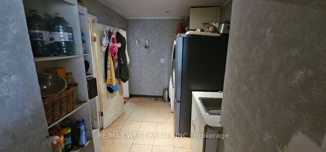 6536 5th Side Road Property Photo 17