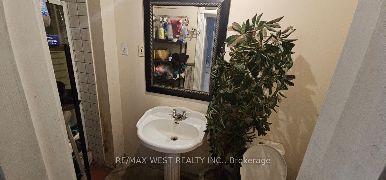 6536 5th Side Road Property Photo 18
