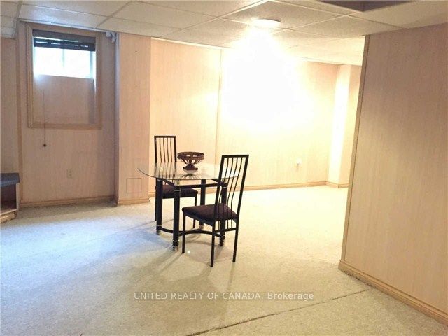 104 Gordon Rowe Crescent Lower Property Photo 5