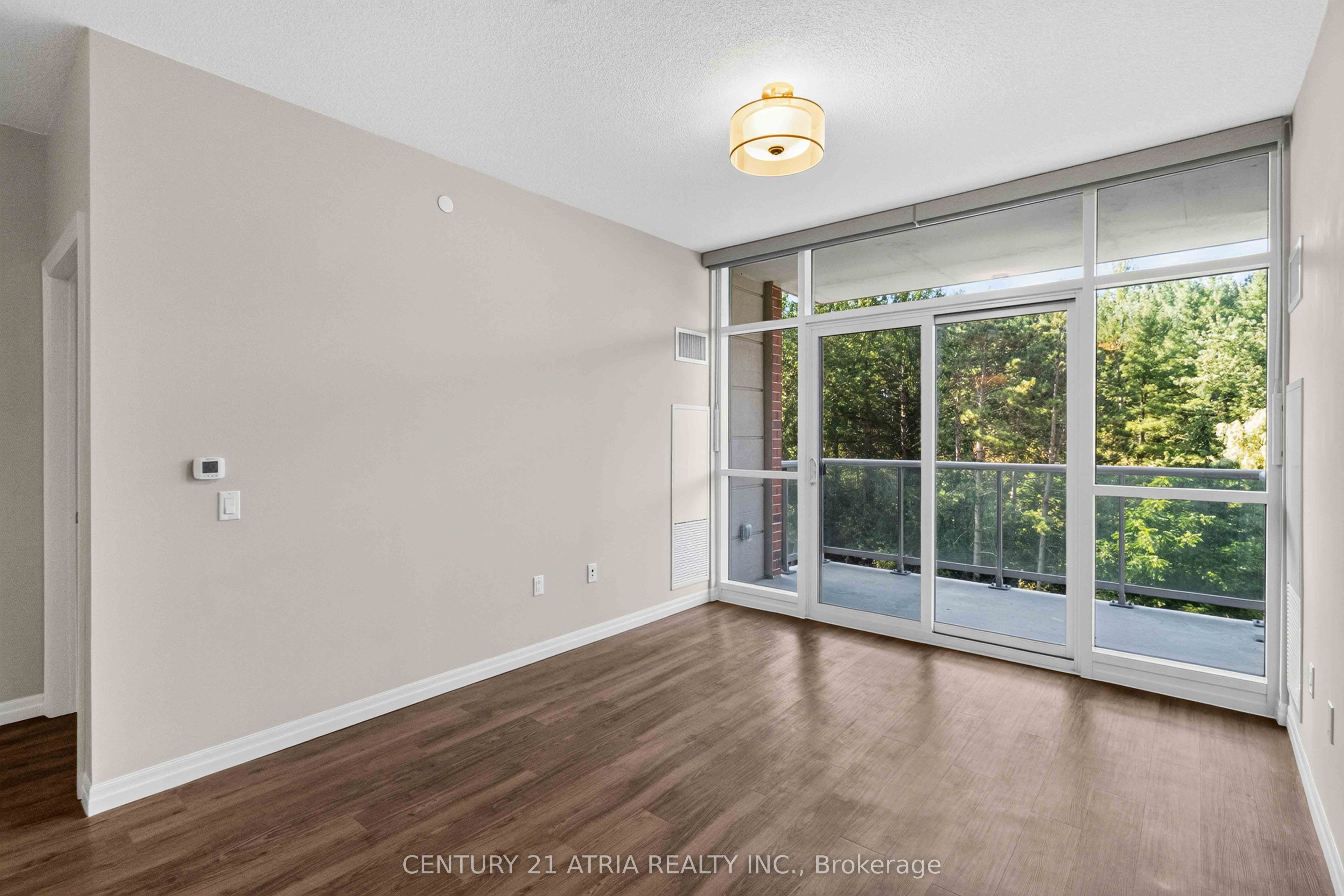 460 William Graham Drive 306 Property Photo 4