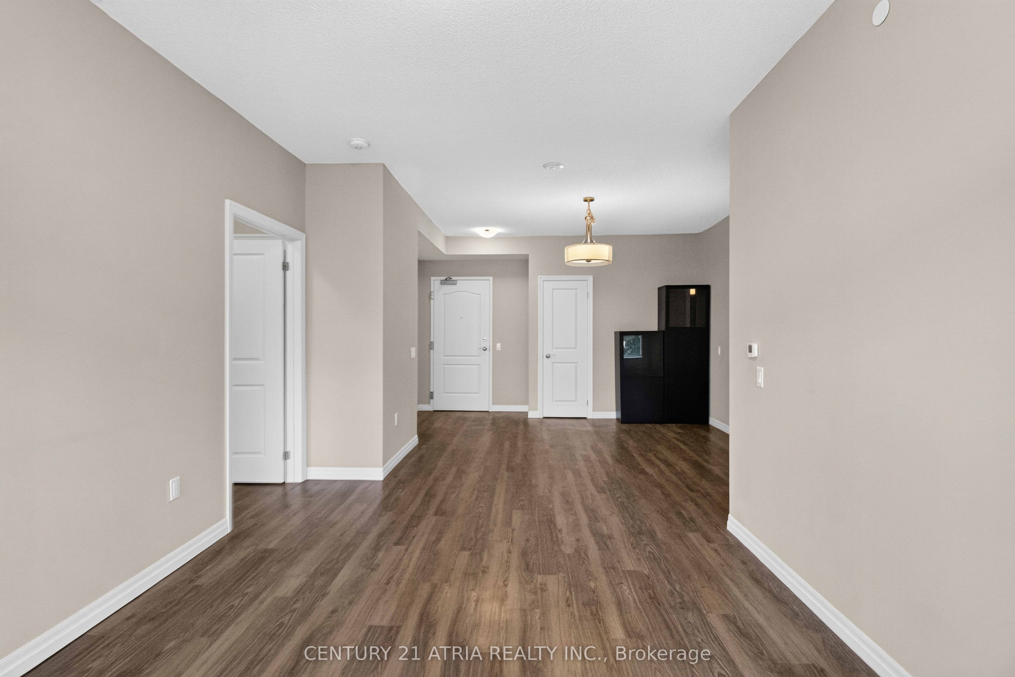 460 William Graham Drive 306 Property Photo 6