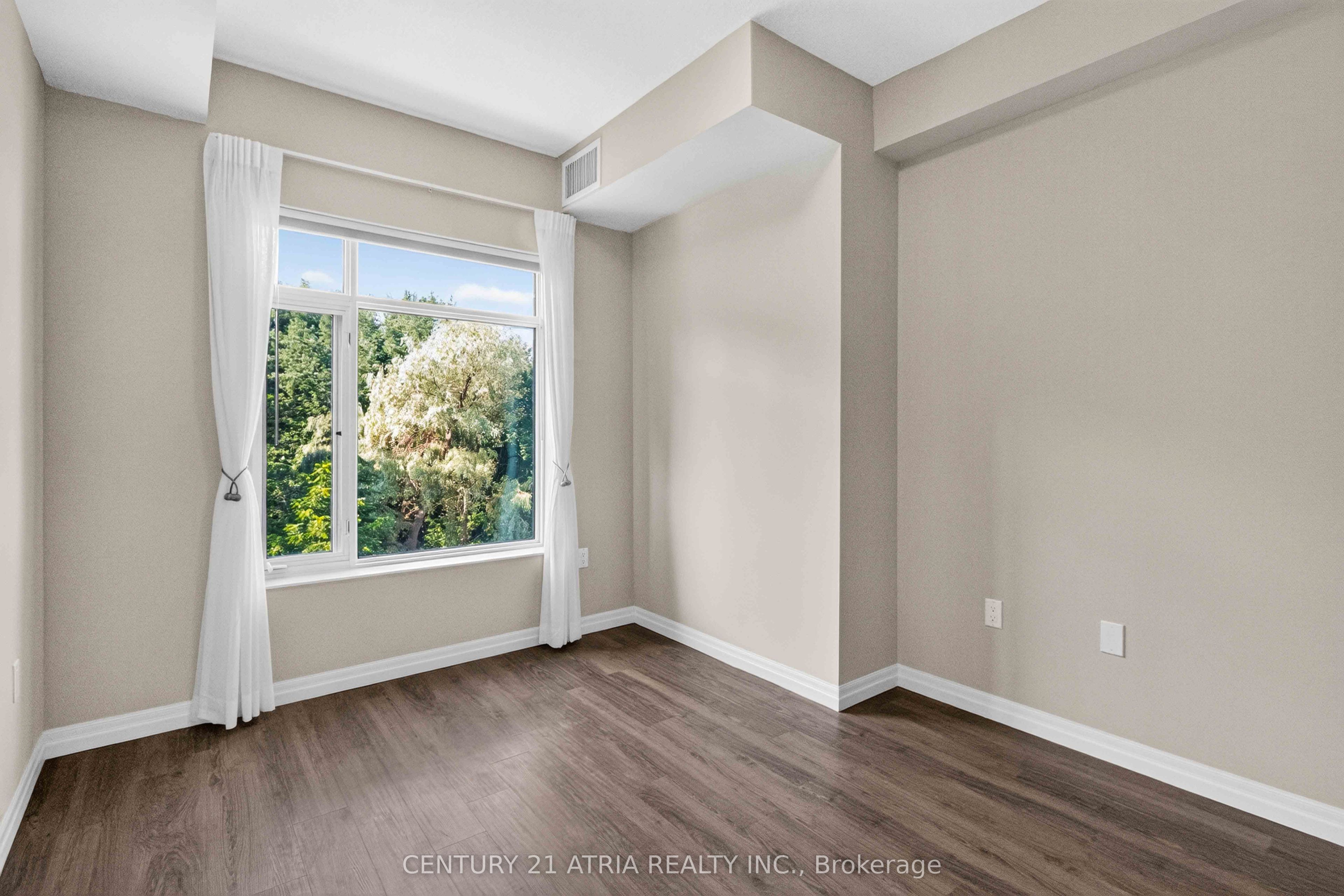 460 William Graham Drive 306 Property Photo 11