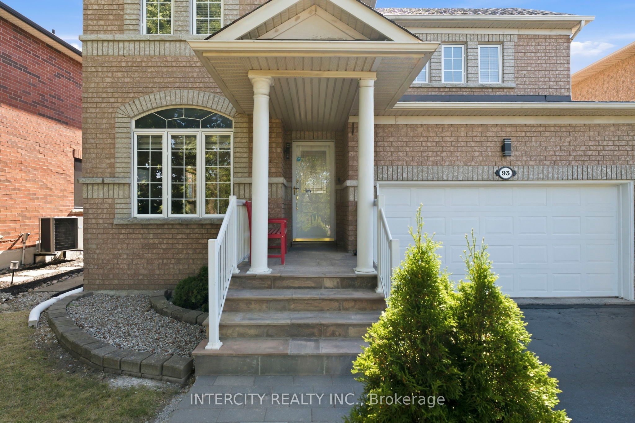 93 Chalone Crescent Property Photo 3