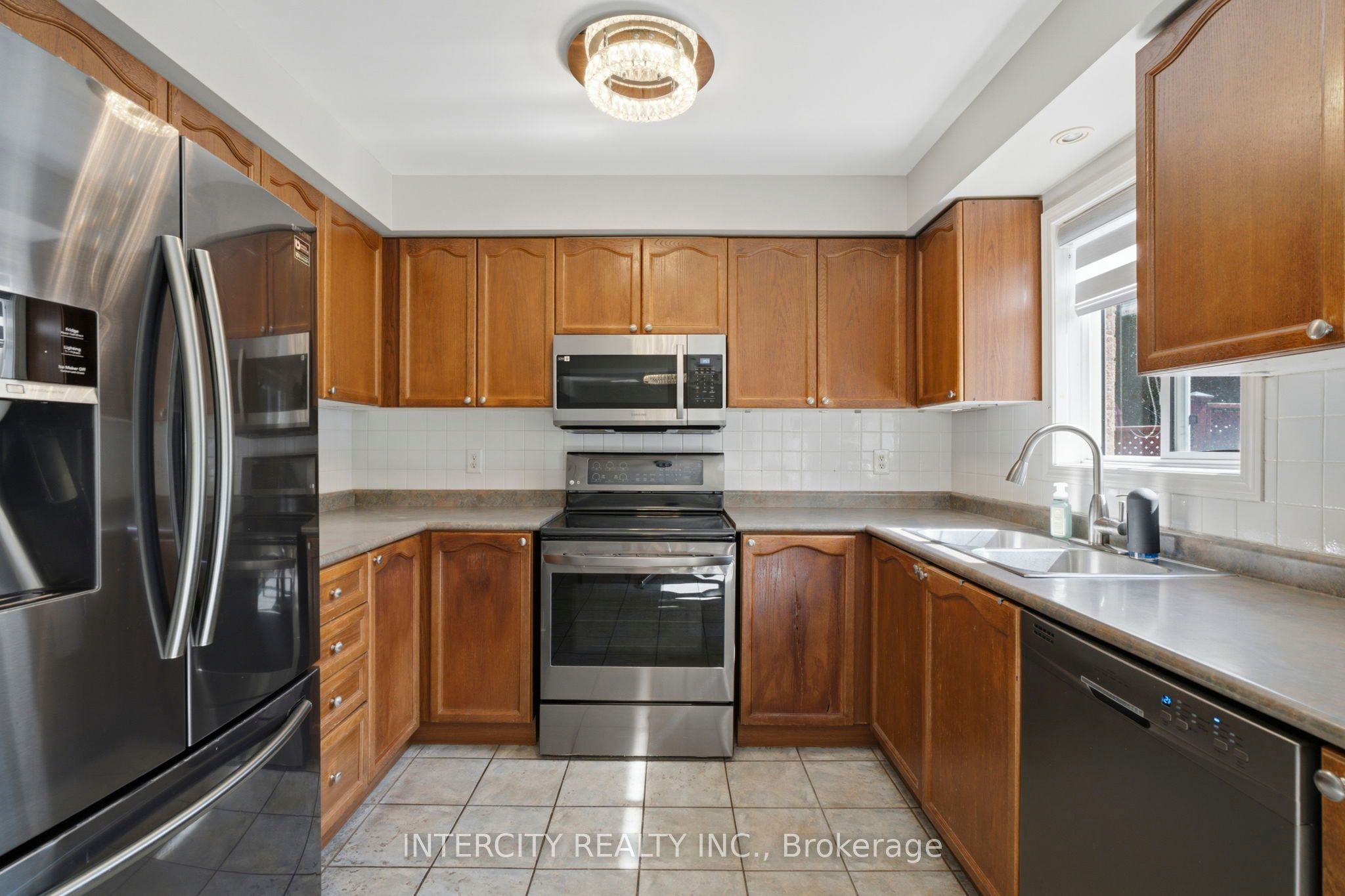93 Chalone Crescent Property Photo 14