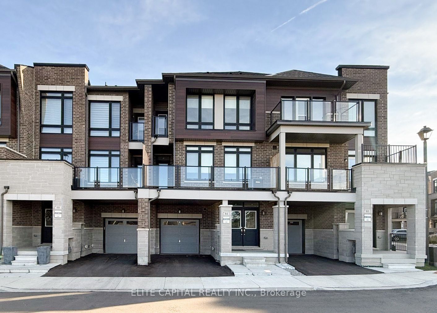 84 Holyrood Crescent Property Photo 1