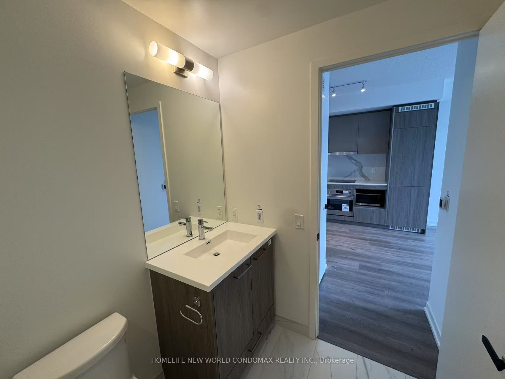 28 Interchange Way 1807 Property Photo 4