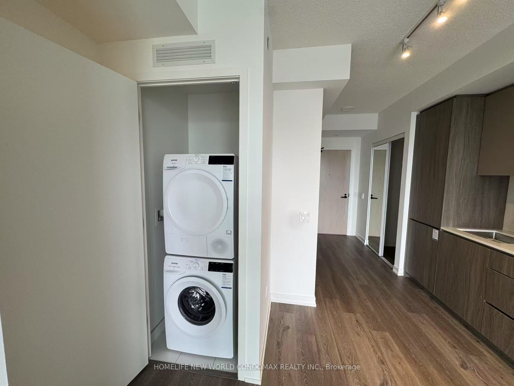 28 Interchange Way 1807 Property Photo 10